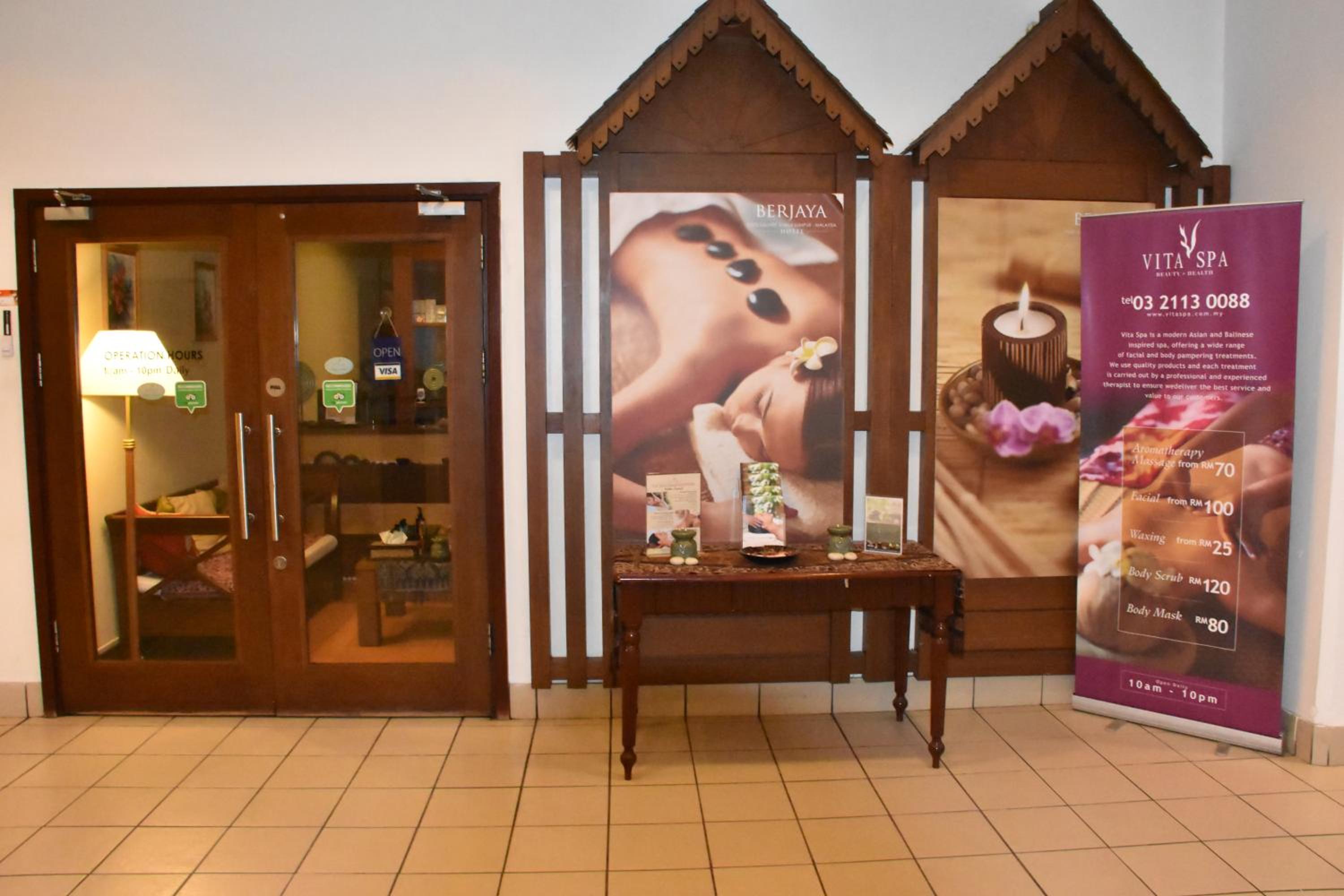Rihanna service suite at times square