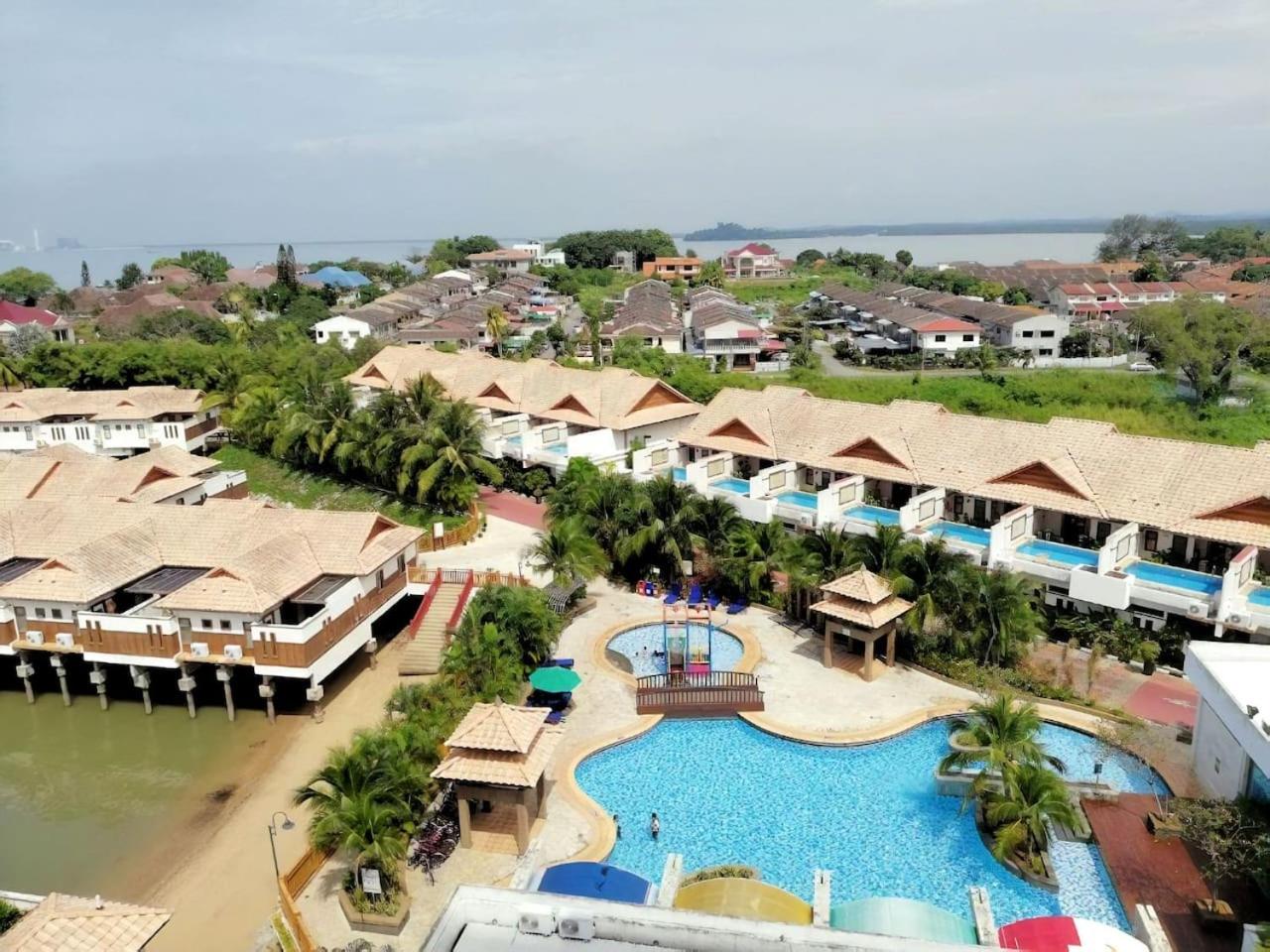 PORT DICKSON PRIVATE POOL VILLA WATER CHALET photo 4