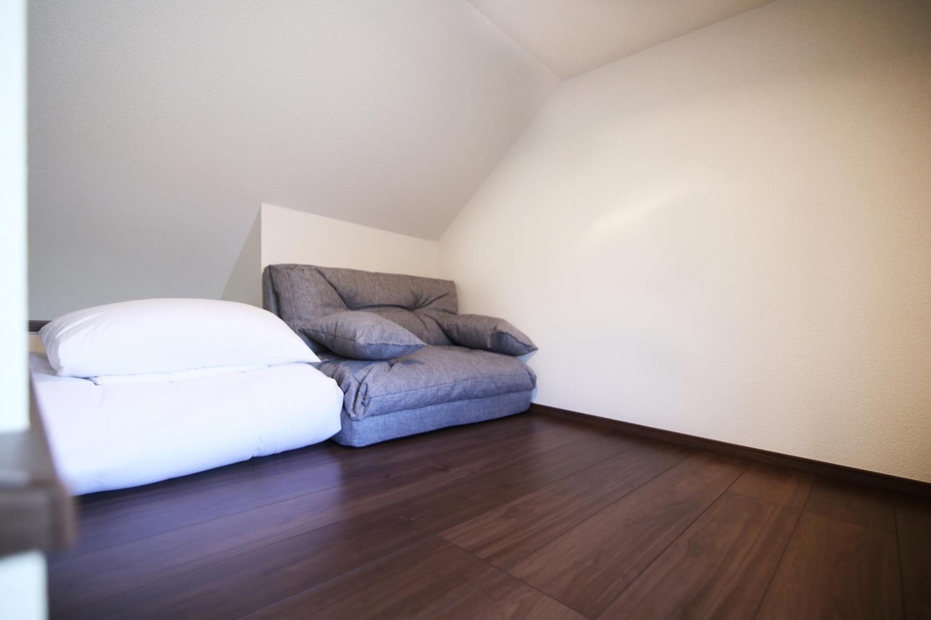 Yotsuya House