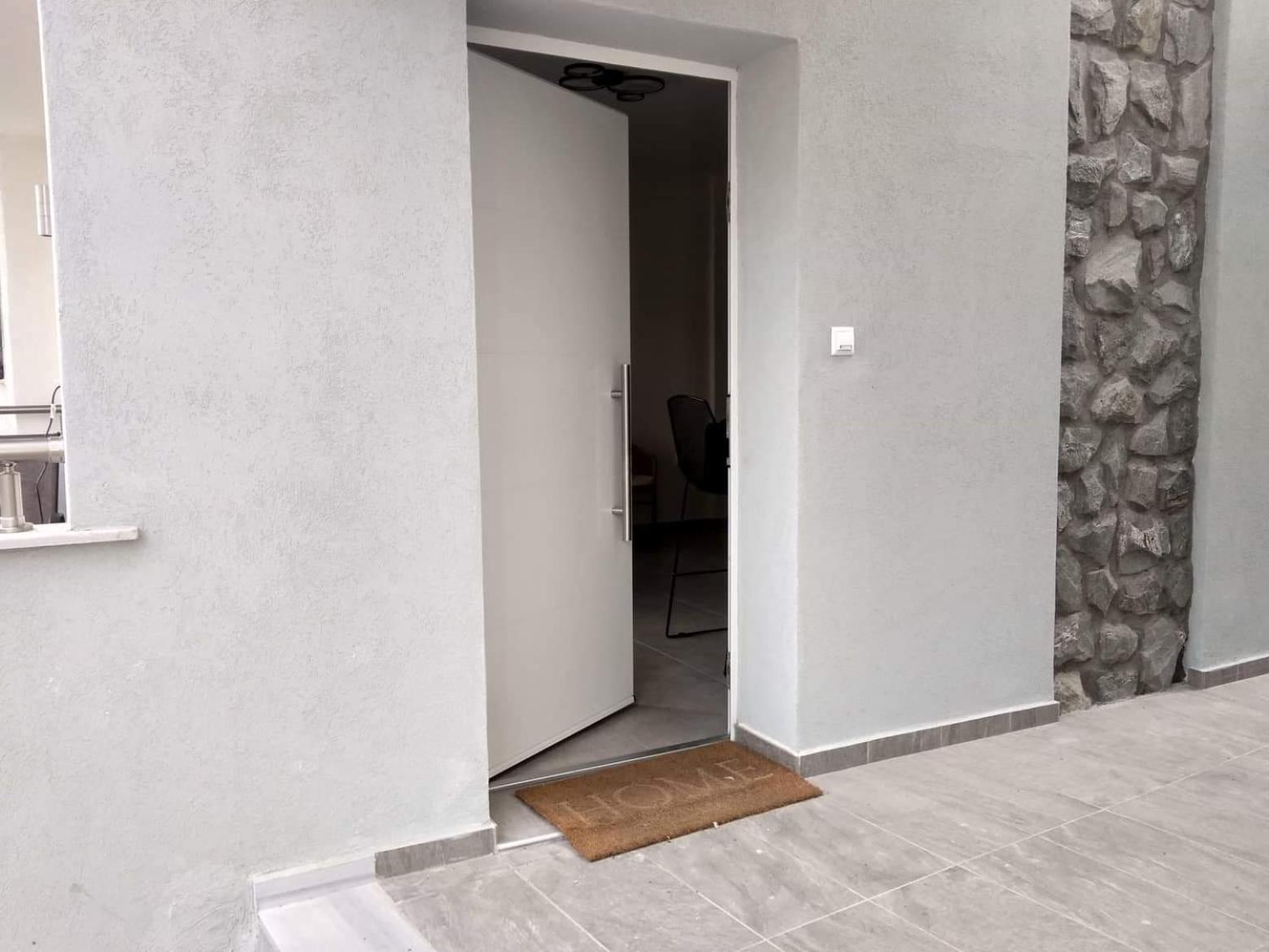 Petrani Suite 1