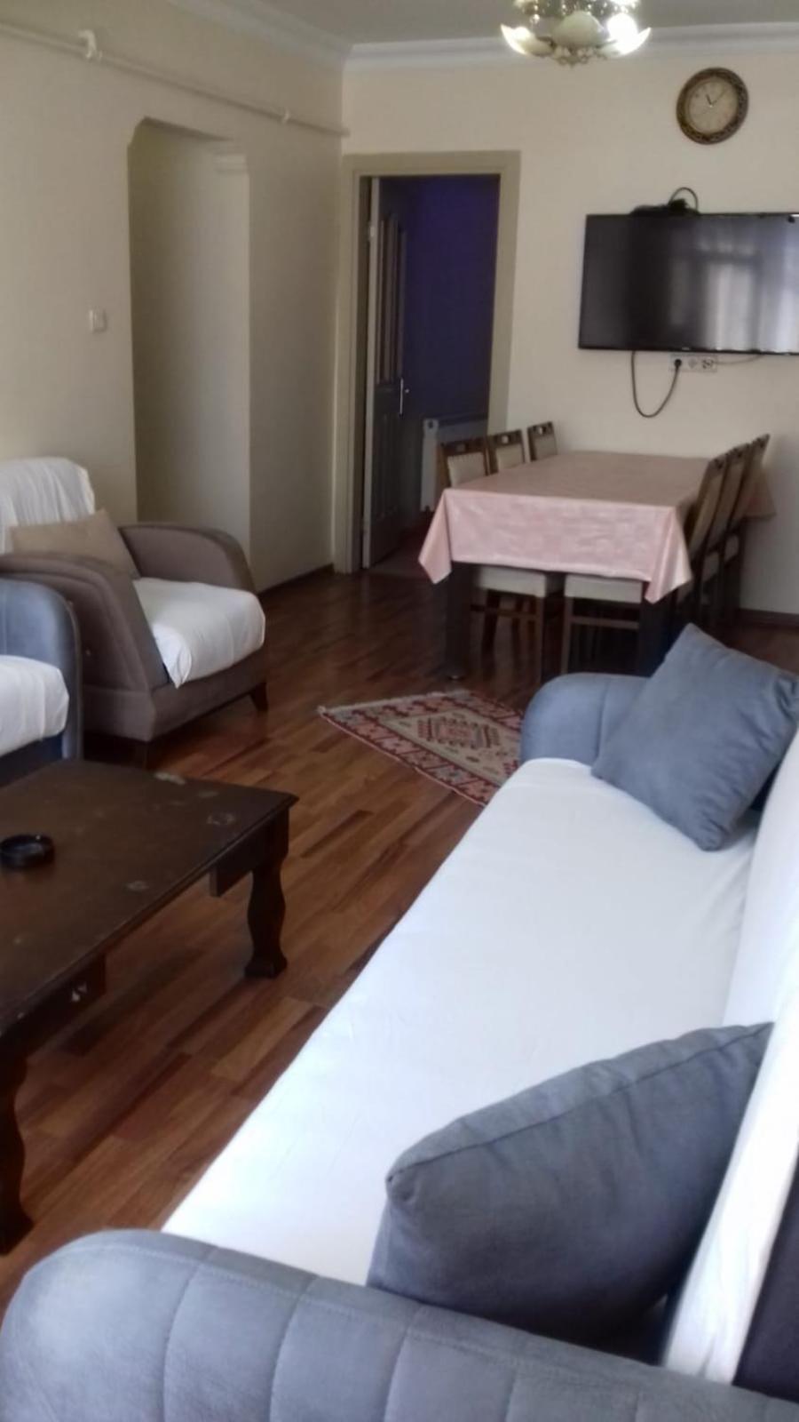 Eda's Apartment