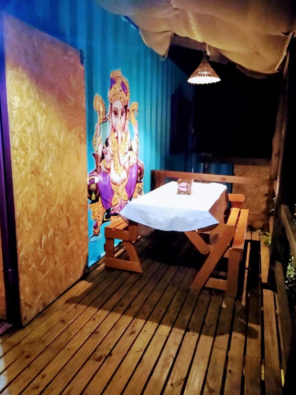 Hindu Box Containers e Cabanas