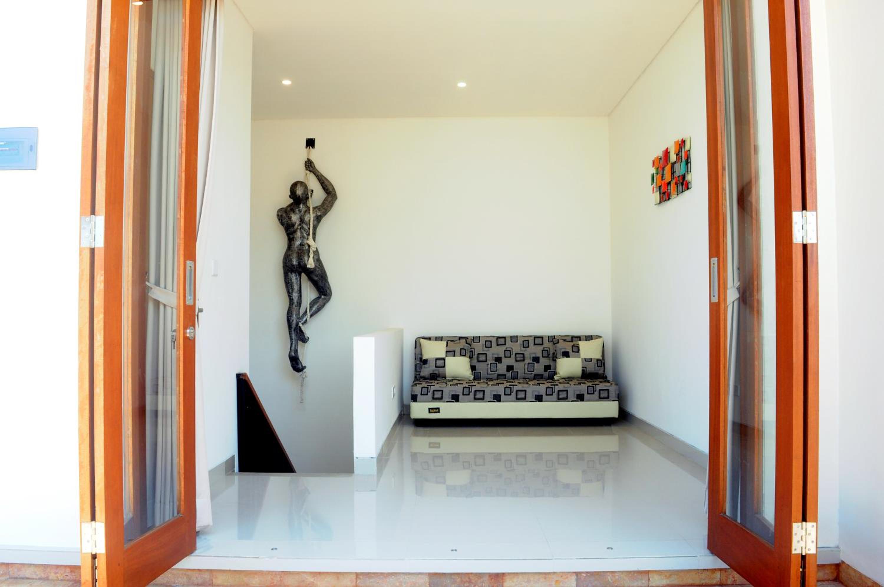 Pineapple Villa Sanur view 5