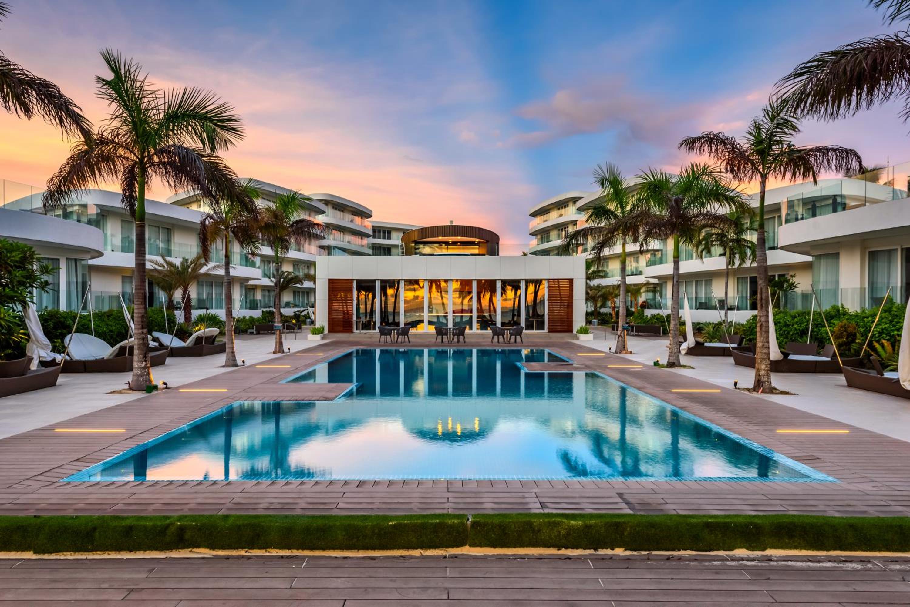 Hotel Aqua Boracay - Image 1