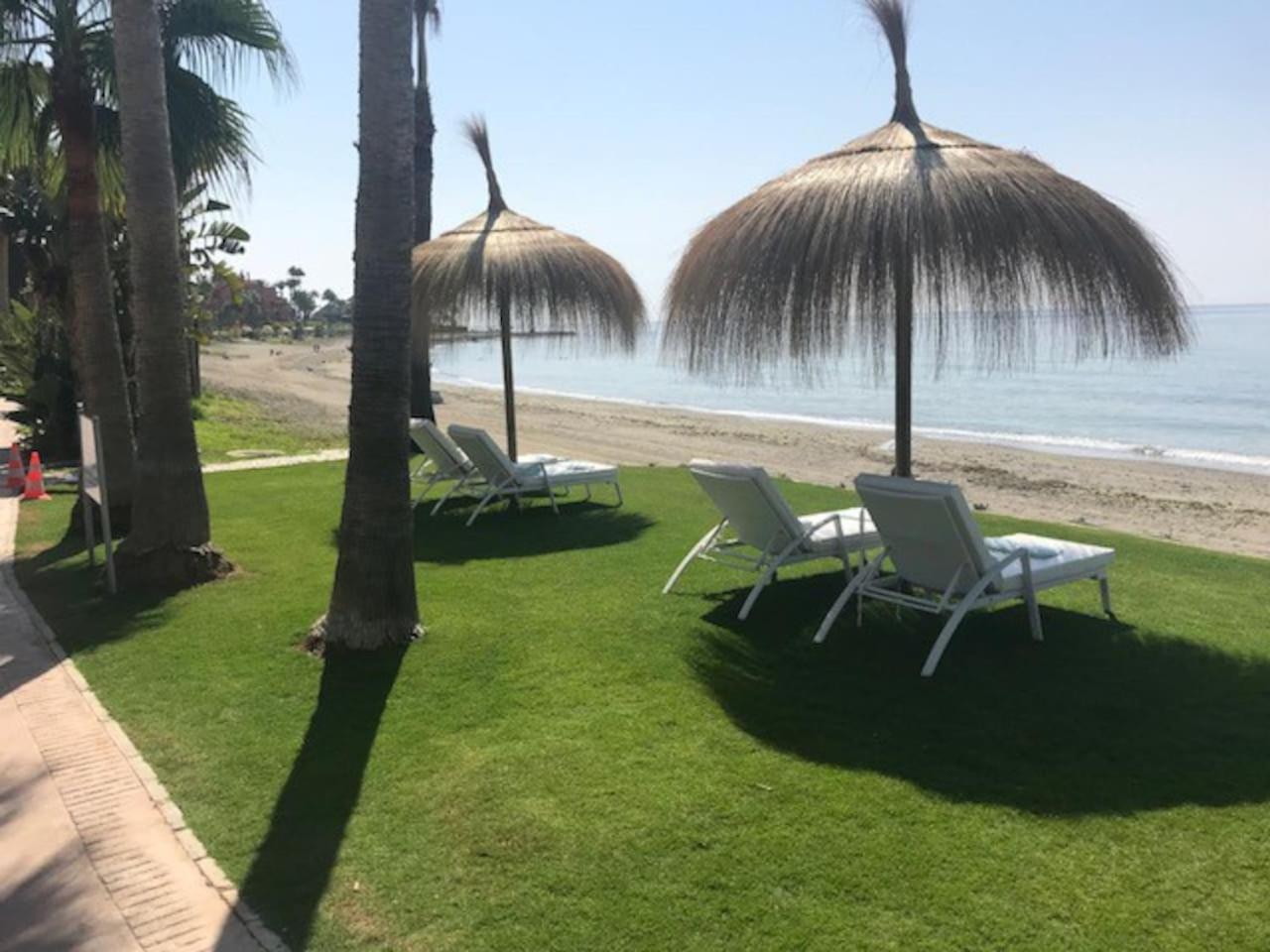 playa sin aglomeraciones, tarifas especiales cerca de Puerto Banús