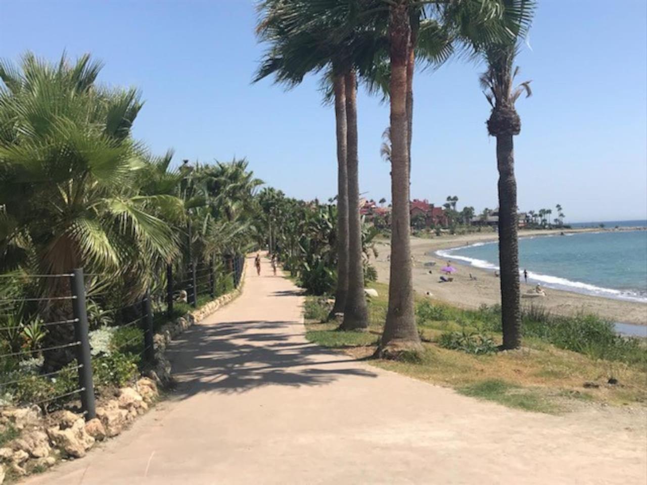 playa sin aglomeraciones, tarifas especiales cerca de Puerto Banús