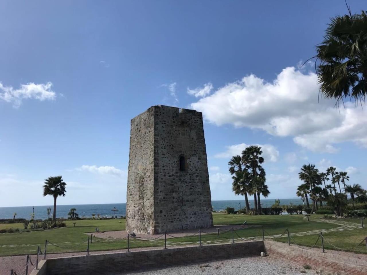 playa sin aglomeraciones, tarifas especiales cerca de Puerto Banús