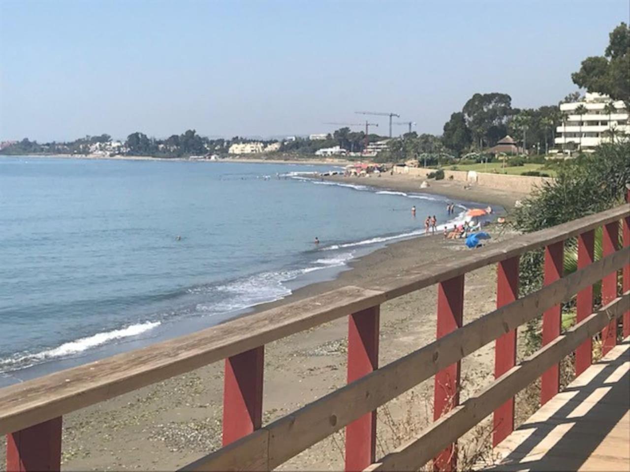 playa sin aglomeraciones, tarifas especiales cerca de Puerto Banús