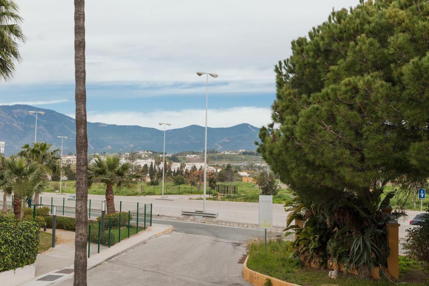 playa sin aglomeraciones, tarifas especiales cerca de Puerto Banús