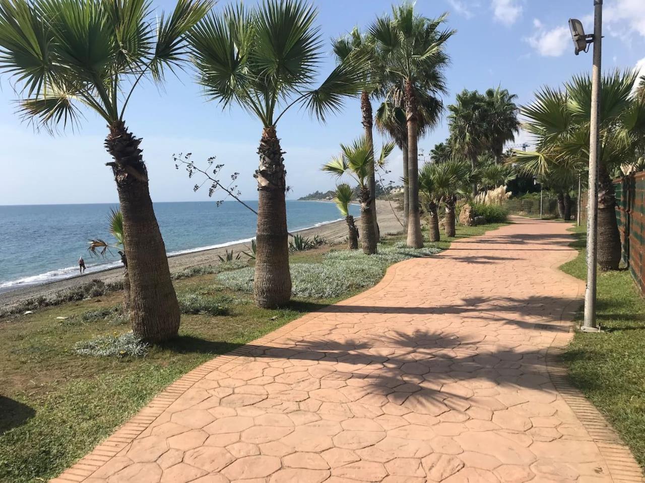 playa sin aglomeraciones, tarifas especiales cerca de Puerto Banús