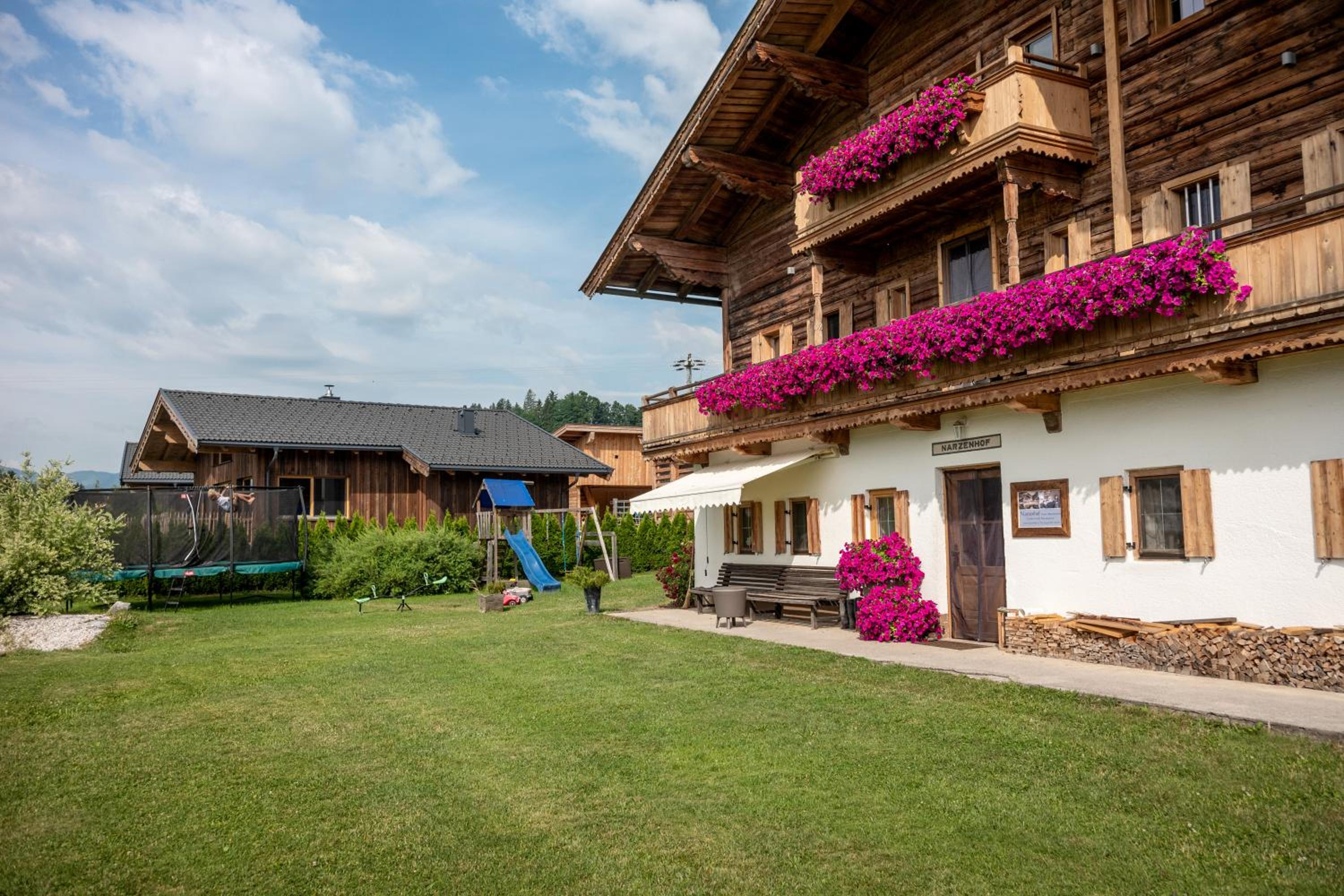 Narzenhof Wellness Chalets, Familien & Luxus Apartments am Bauernhof
