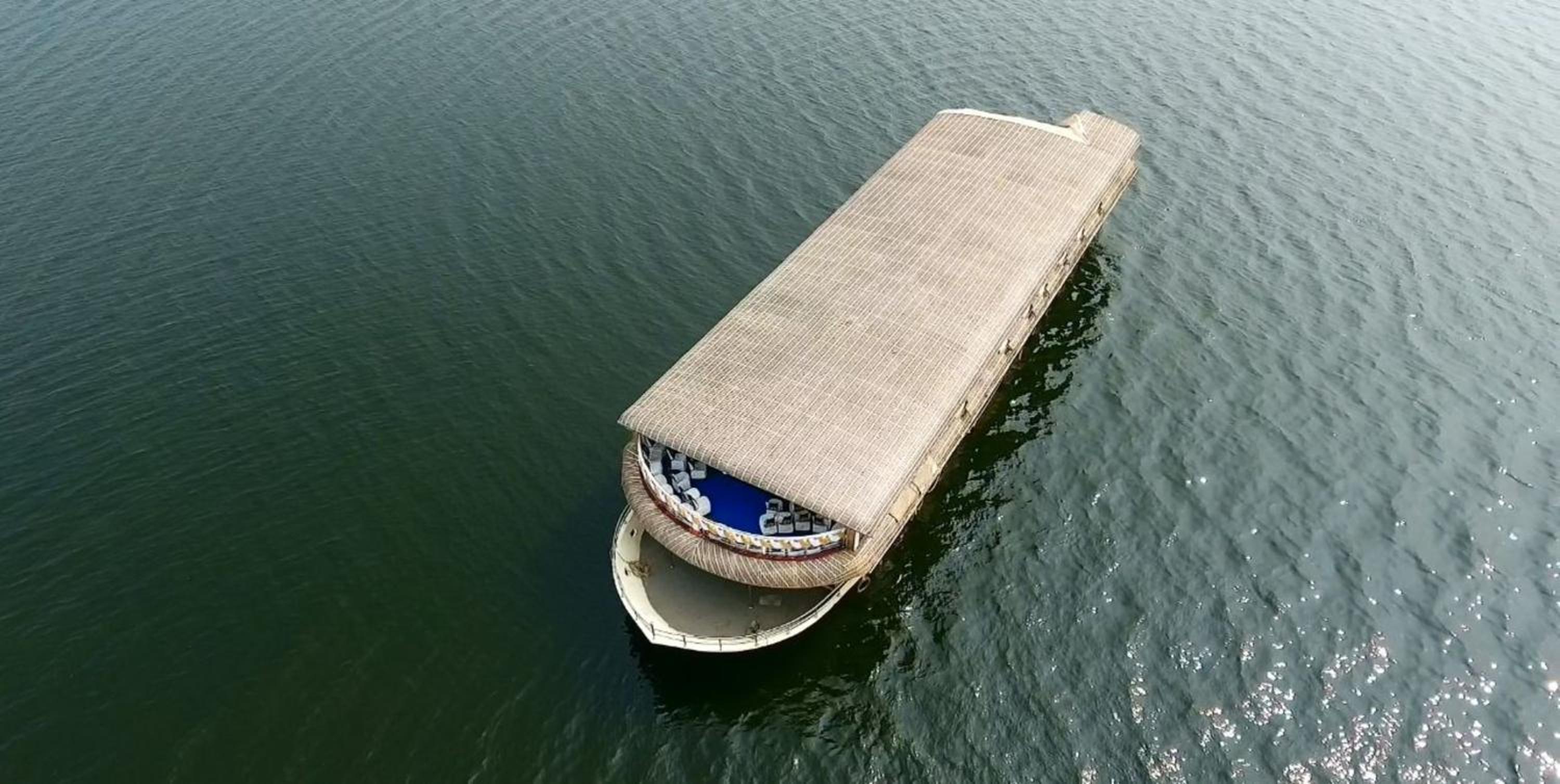 Upper Deck Houseboats