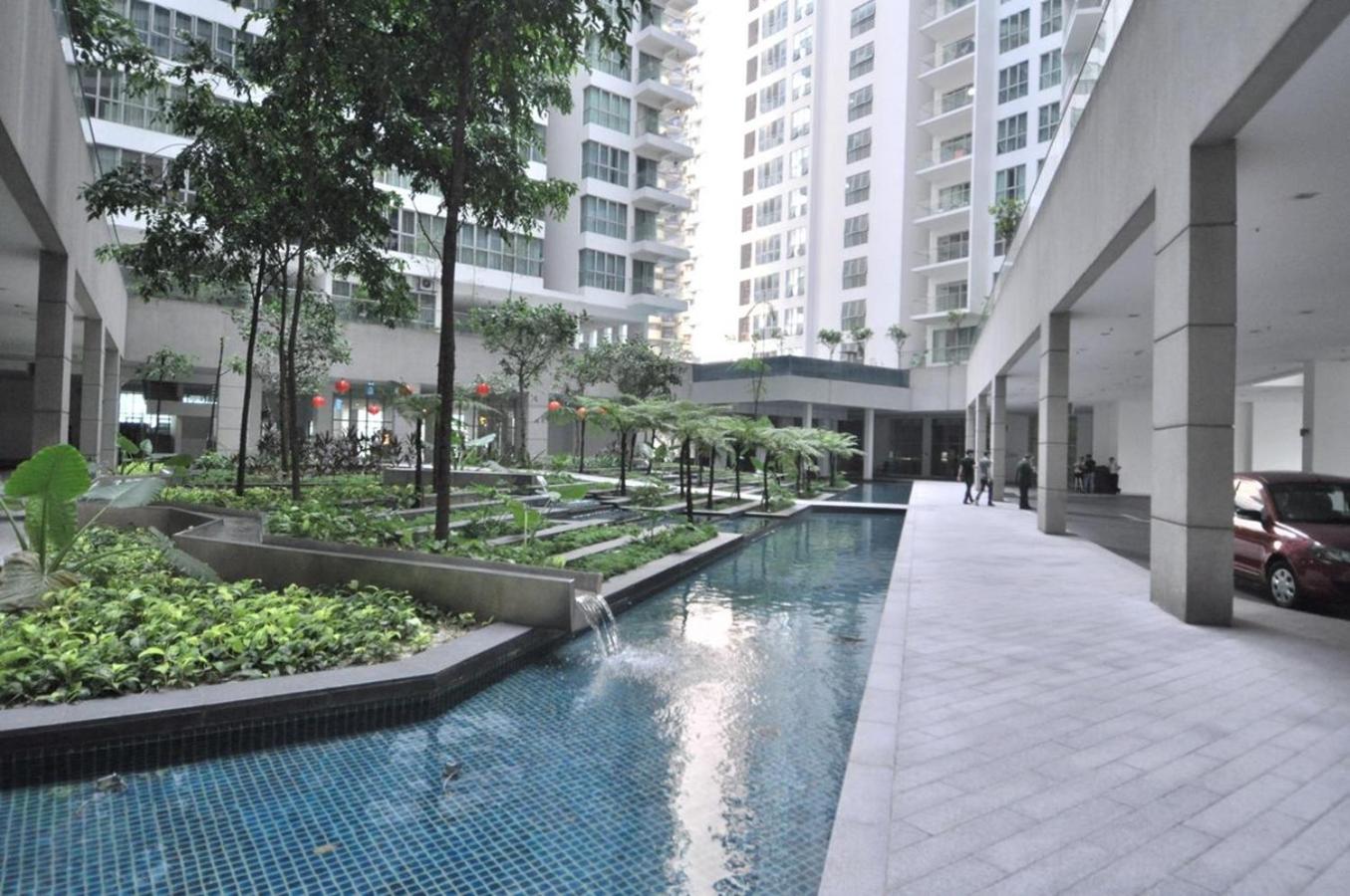 KLCC Inifinity Pool - The Regalia Residences & Suites by KL minsu