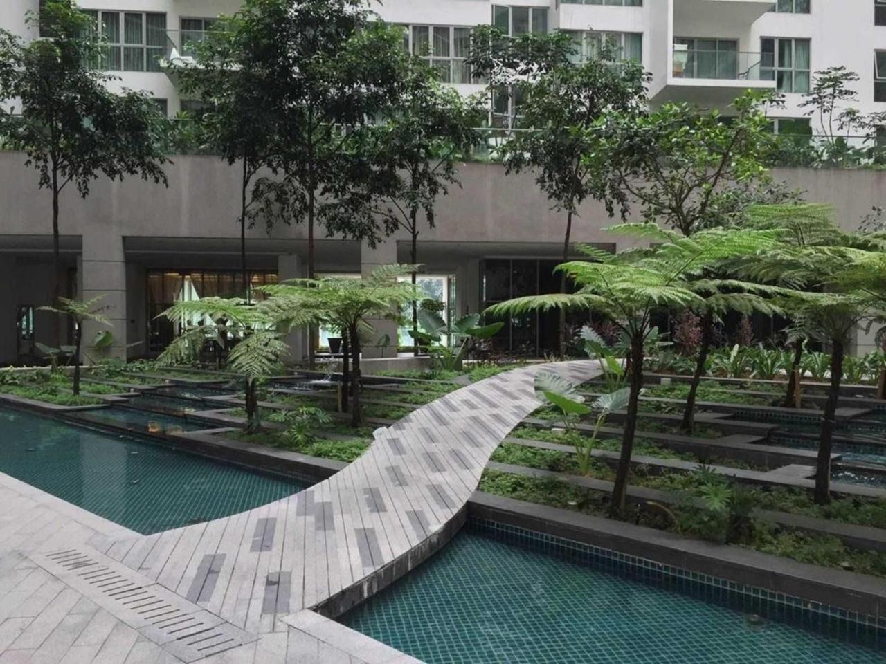 KLCC Inifinity Pool - The Regalia Residences & Suites by KL minsu