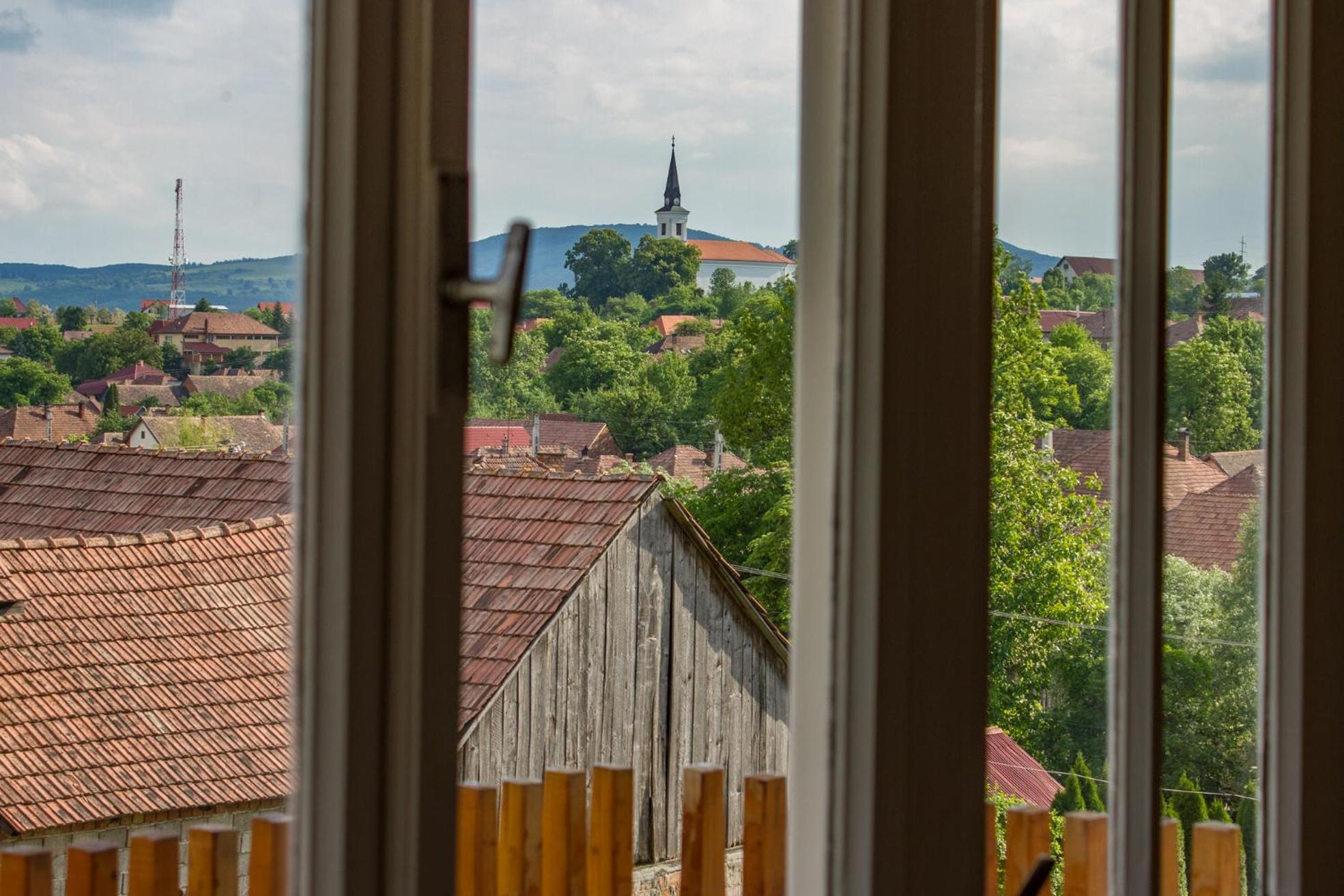 Kulcsoshaz Farkaslaka view 3
