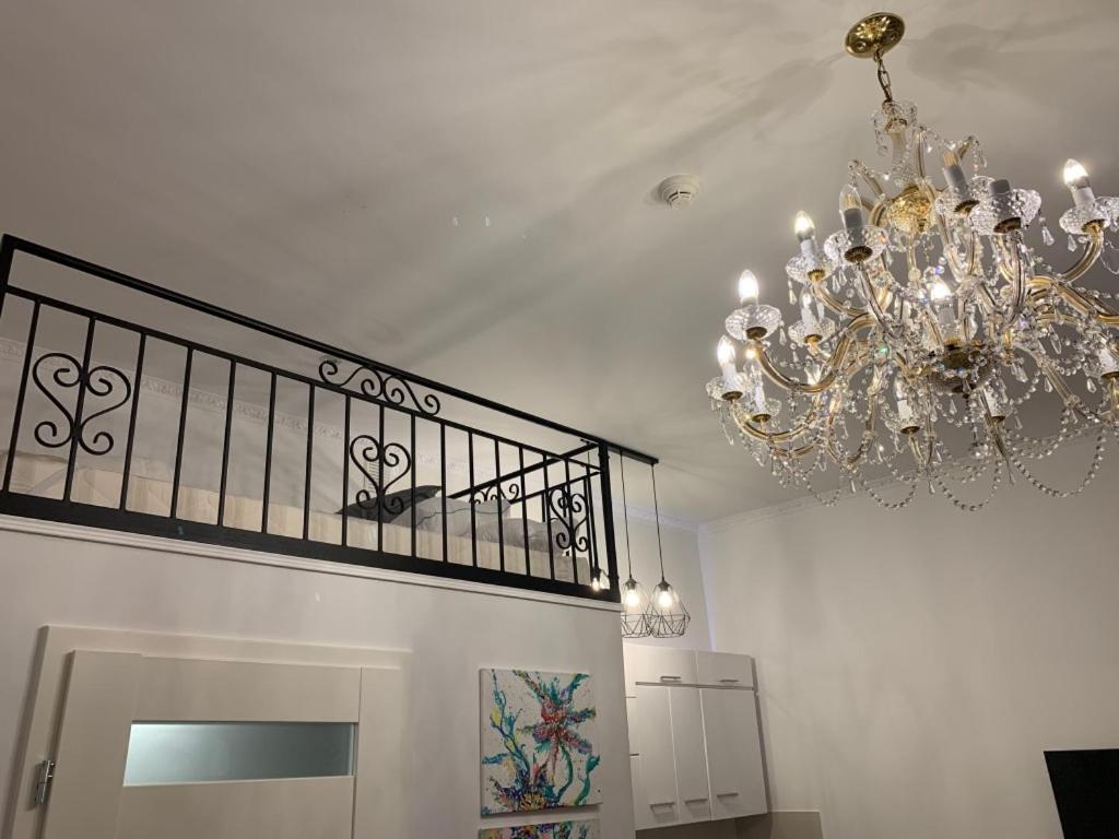 Charming studio apartment in the heart of the Jewish District! view 2