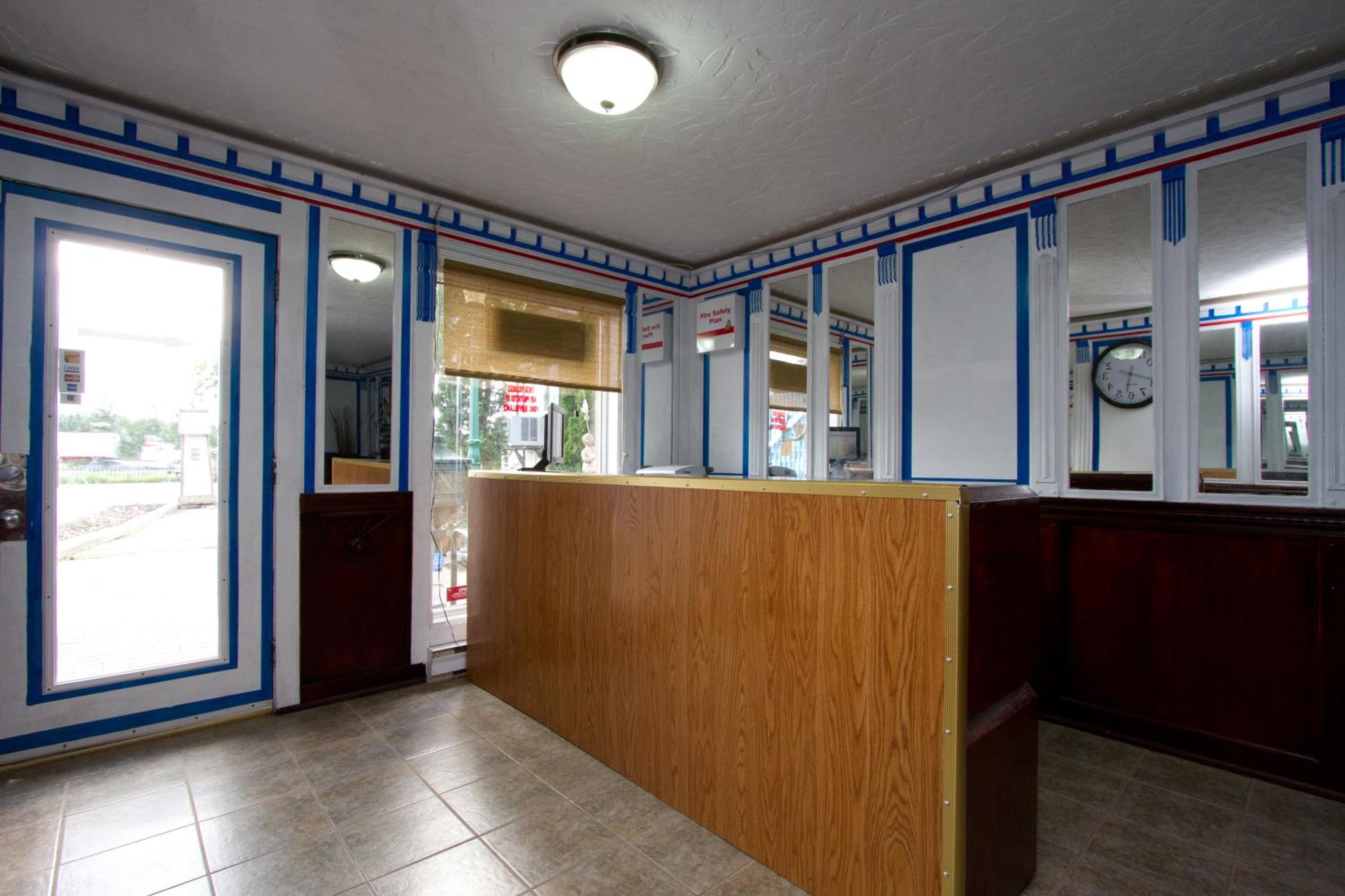 Knights Inn Lindsay