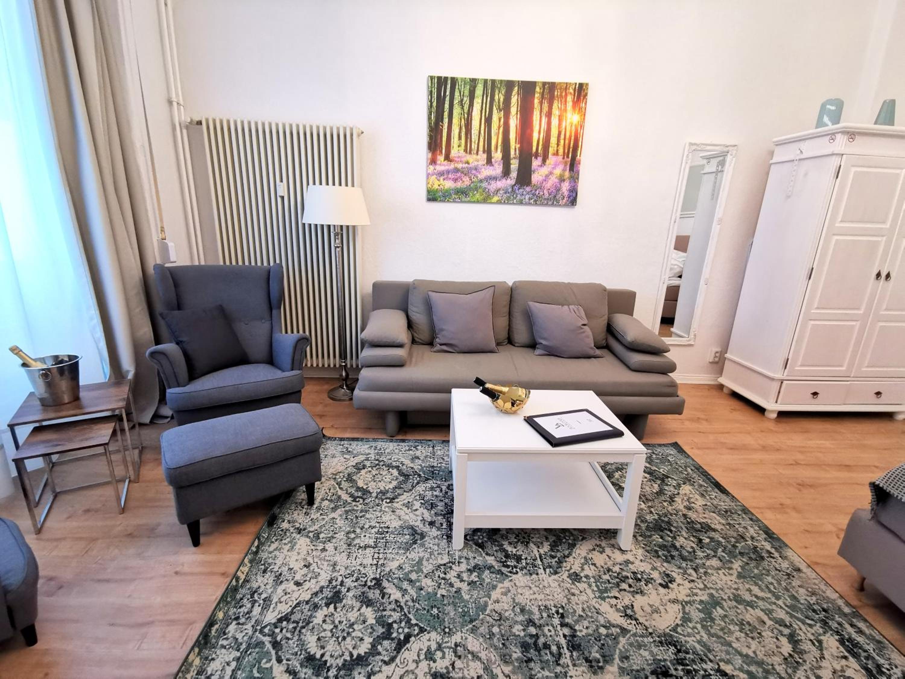 KVH by ROCKCHAIR Apartments l SUPERHOST Status l Boxspringbett am Schloss Charlottenburg welcomes you!