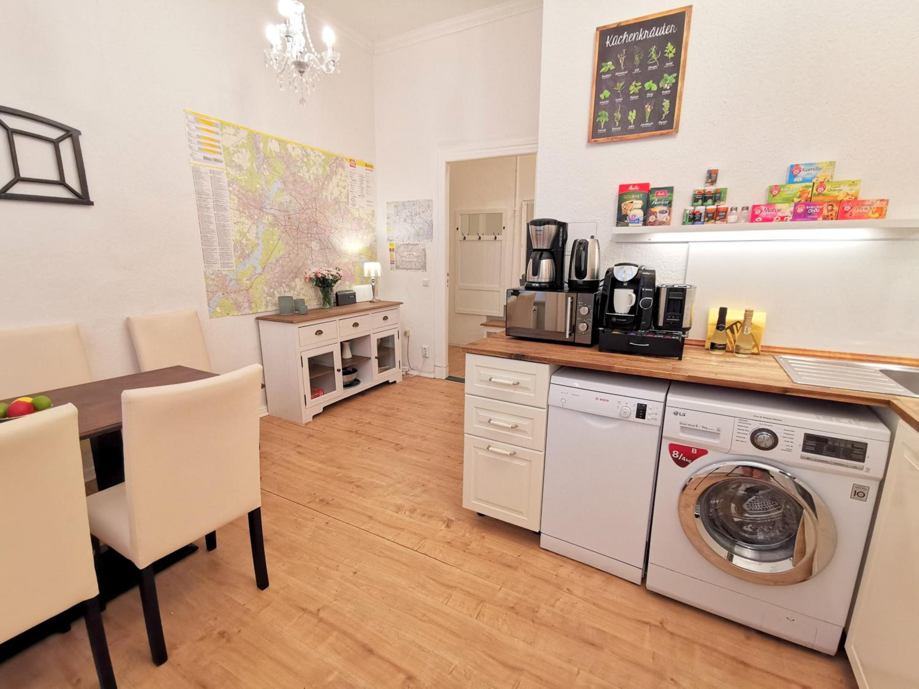 KVH by ROCKCHAIR Apartments l SUPERHOST Status l Boxspringbett am Schloss Charlottenburg welcomes you!