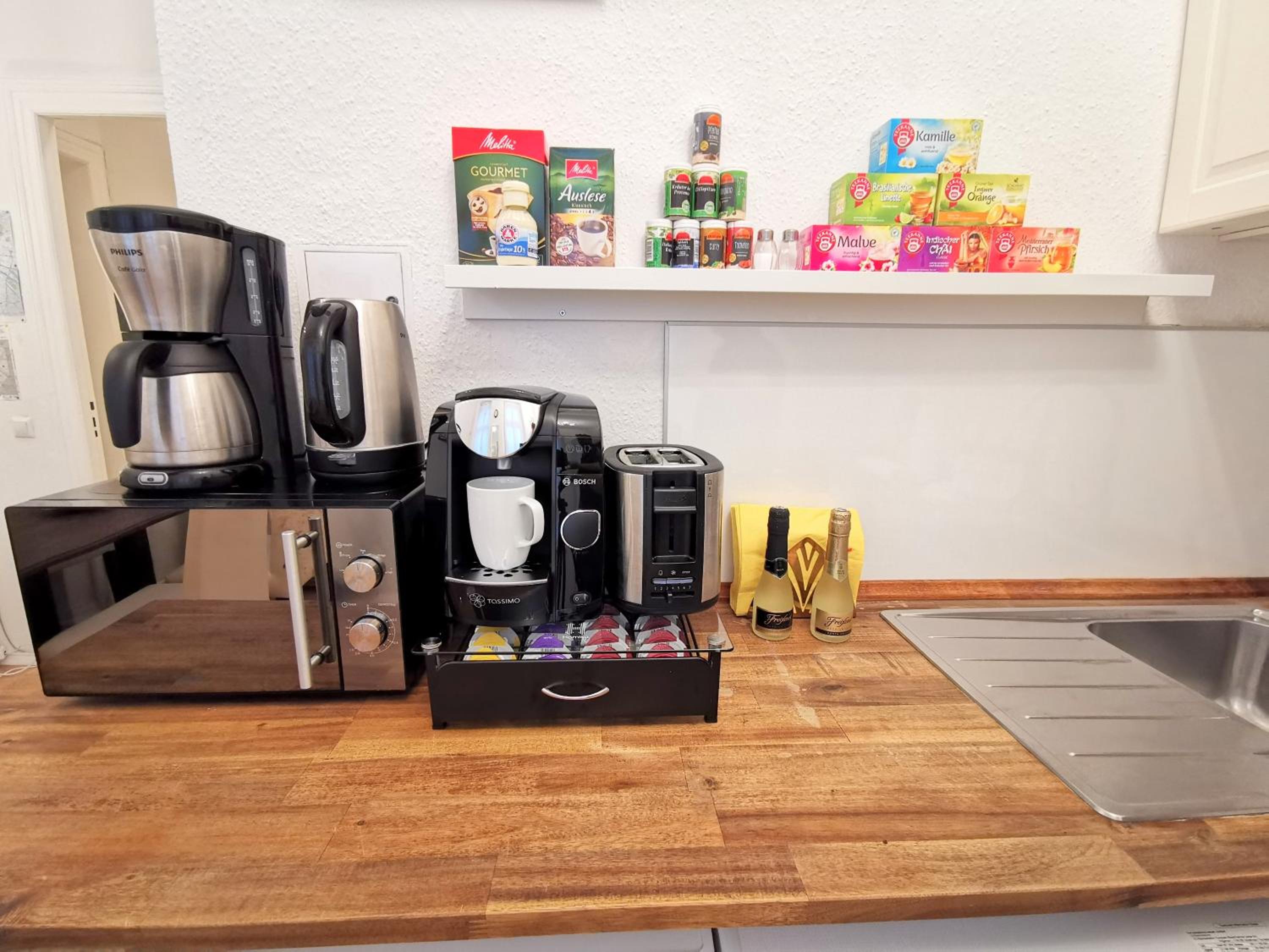 KVH by ROCKCHAIR Apartments l SUPERHOST Status l Boxspringbett am Schloss Charlottenburg welcomes you!