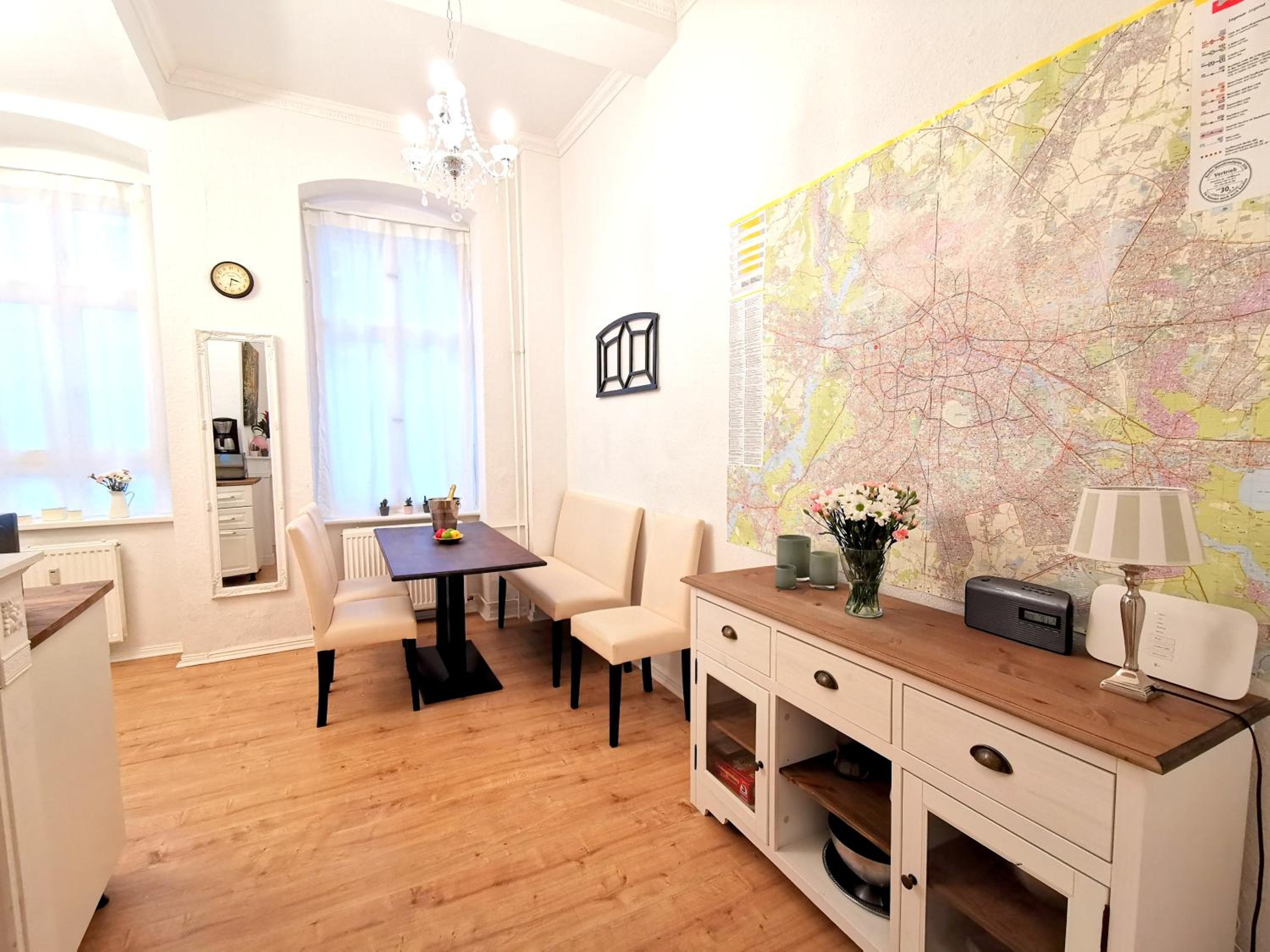 KVH by ROCKCHAIR Apartments l SUPERHOST Status l Boxspringbett am Schloss Charlottenburg welcomes you!