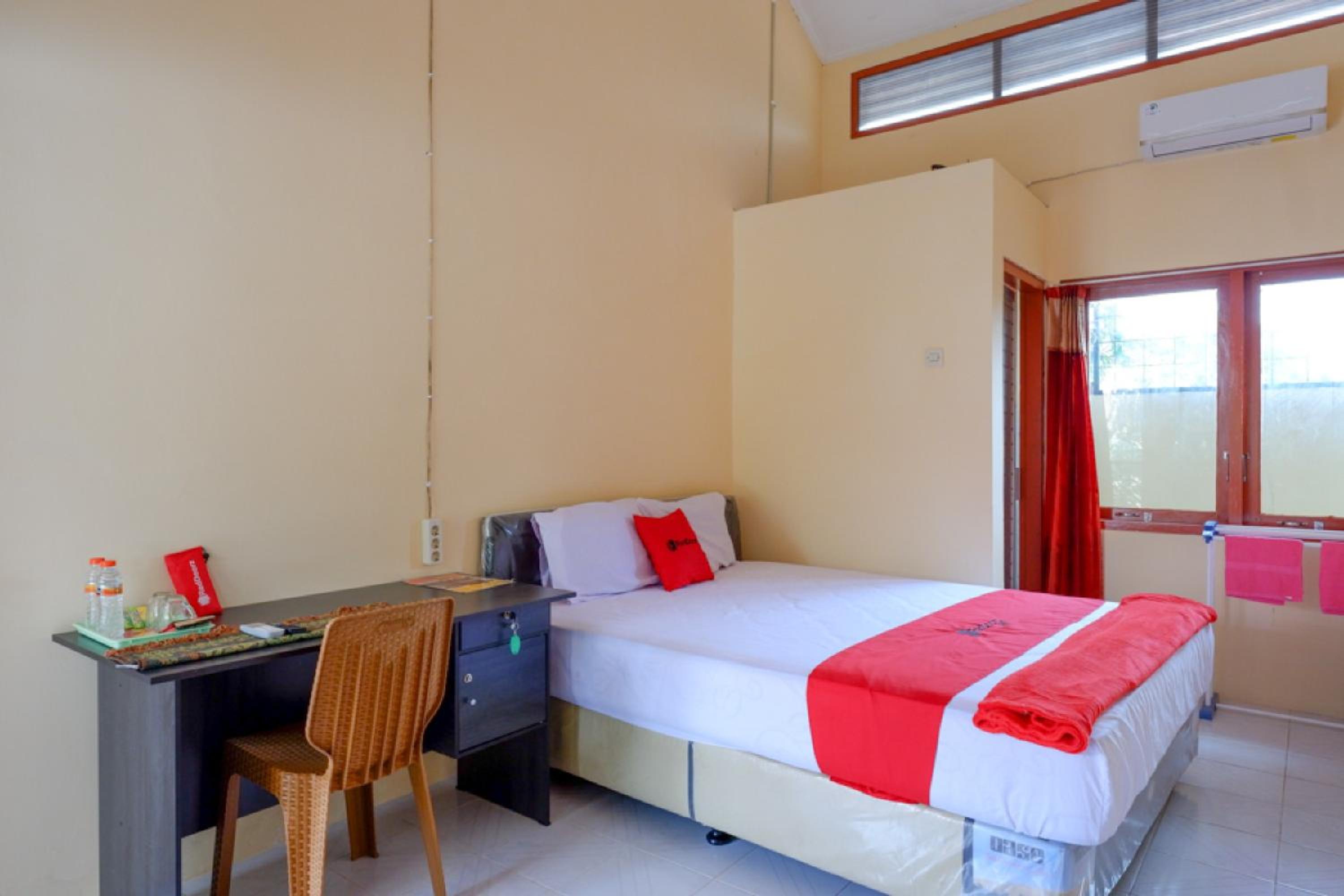 RedDoorz Syariah near Alun Alun Purwokerto view 5