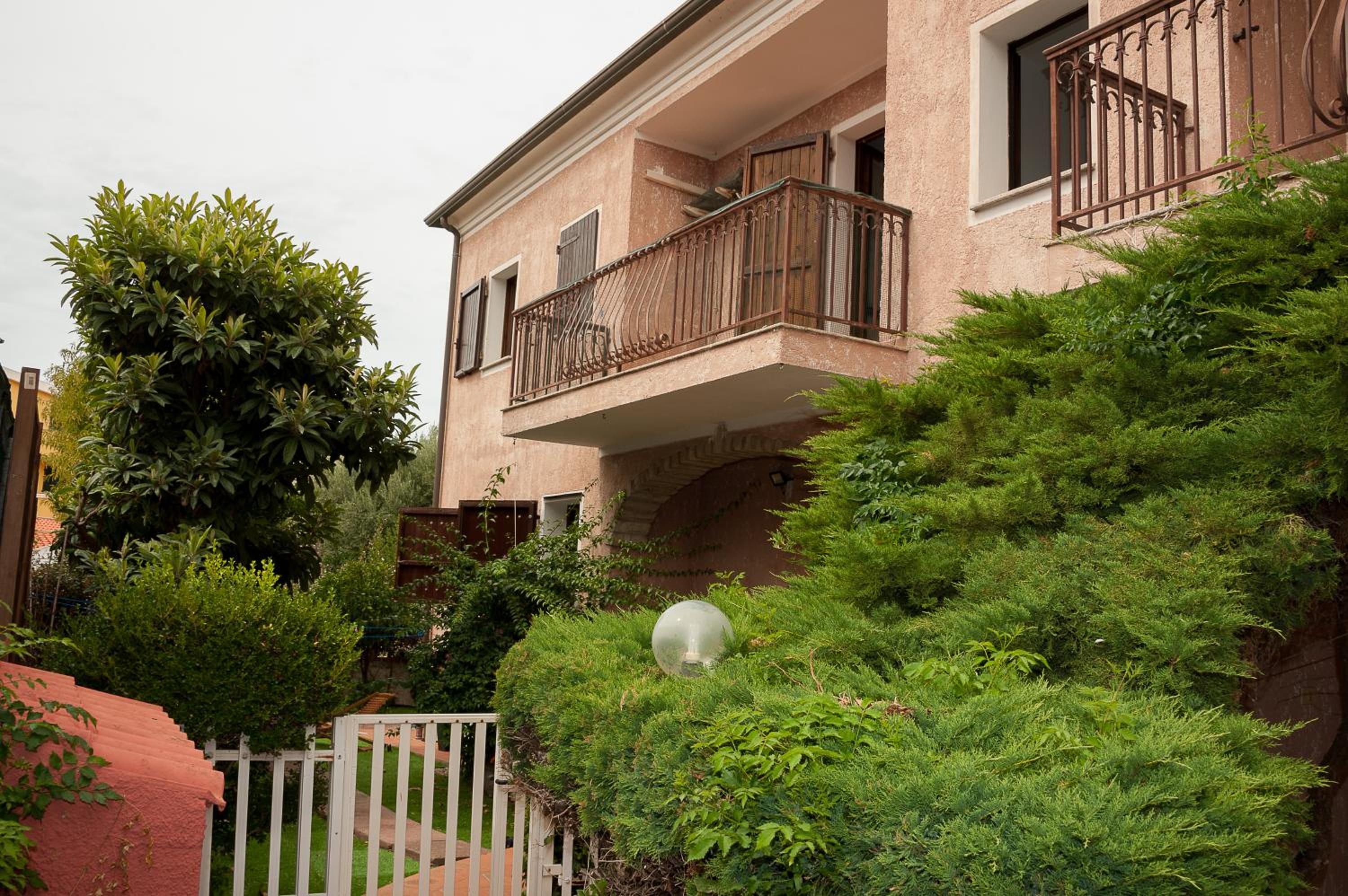 Photo 10