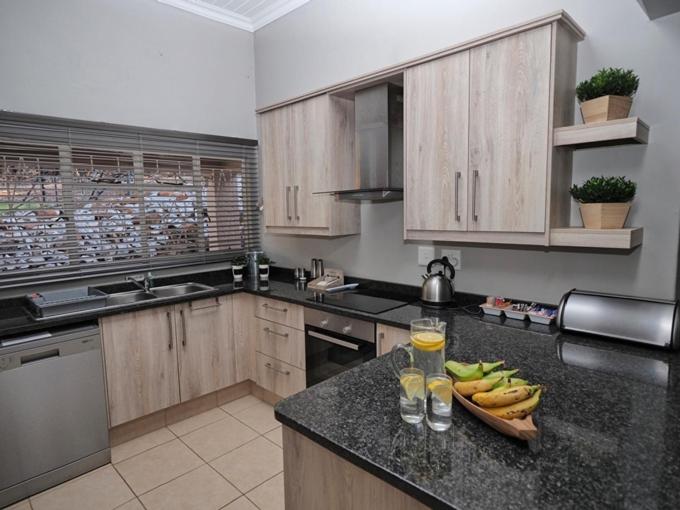 Hazyview Vacations - Poinsettia family Cottage - Property Image 14