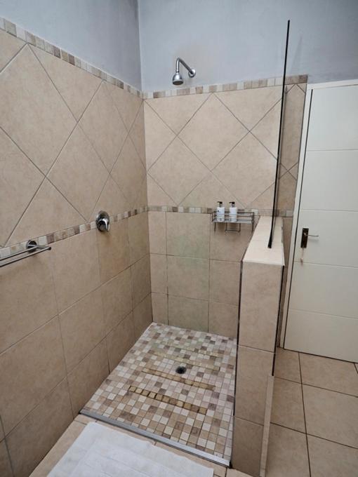 Hazyview Vacations - Poinsettia family Cottage - Property Image 39