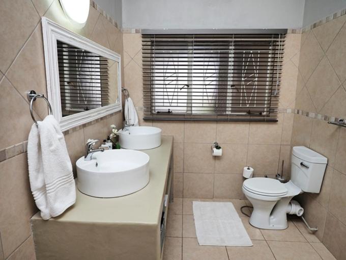 Hazyview Vacations - Poinsettia family Cottage - Property Image 63