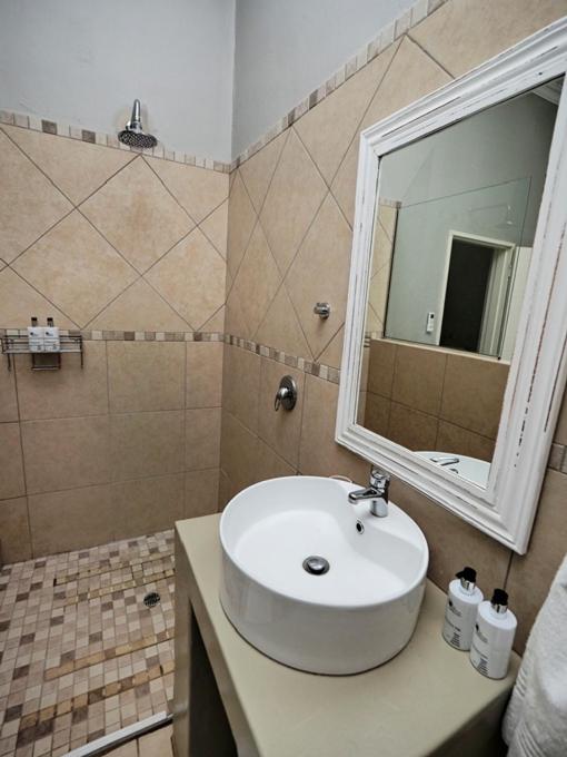 Hazyview Vacations - Poinsettia family Cottage - Property Image 5