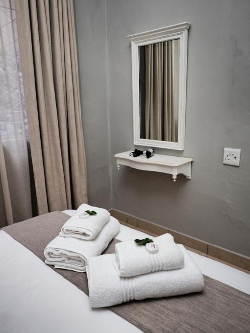 Hazyview Vacations - Poinsettia family Cottage - Property Image 50