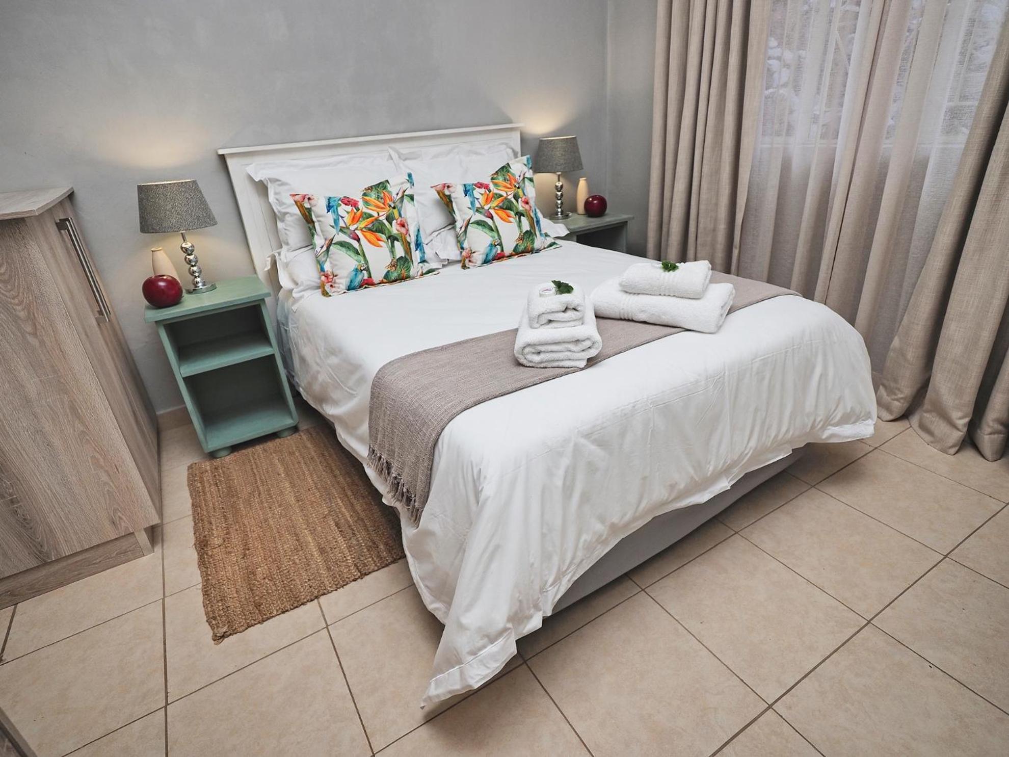 Hazyview Vacations - Poinsettia family Cottage - Property Image 1