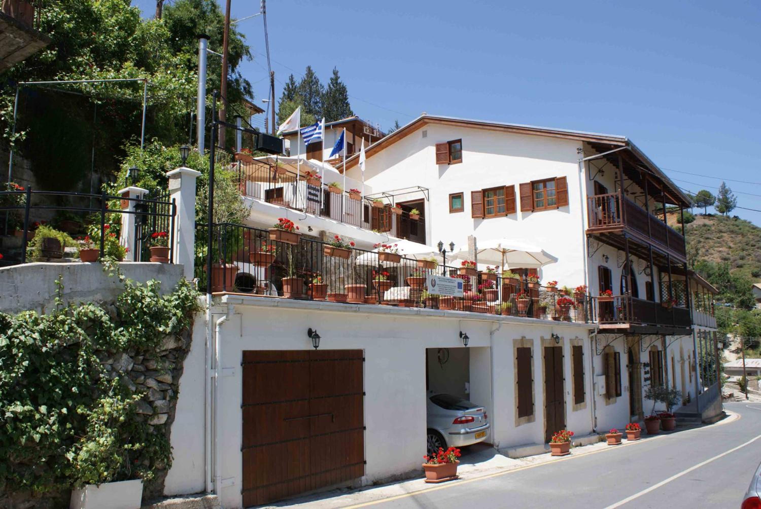Hotel ATRATSA Mountain Suites - Image 1