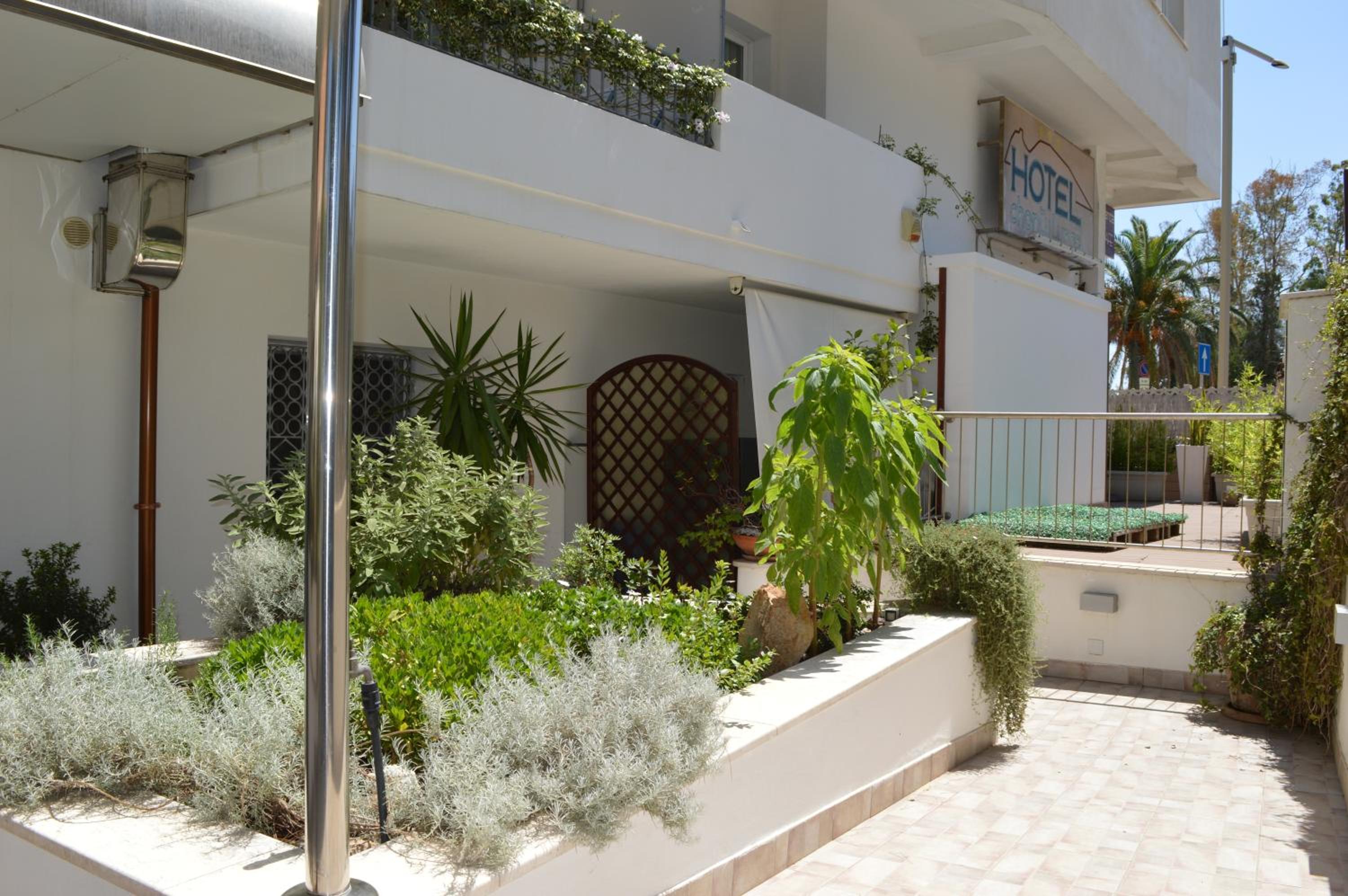 Hotel Chentu Lunas - Image 1