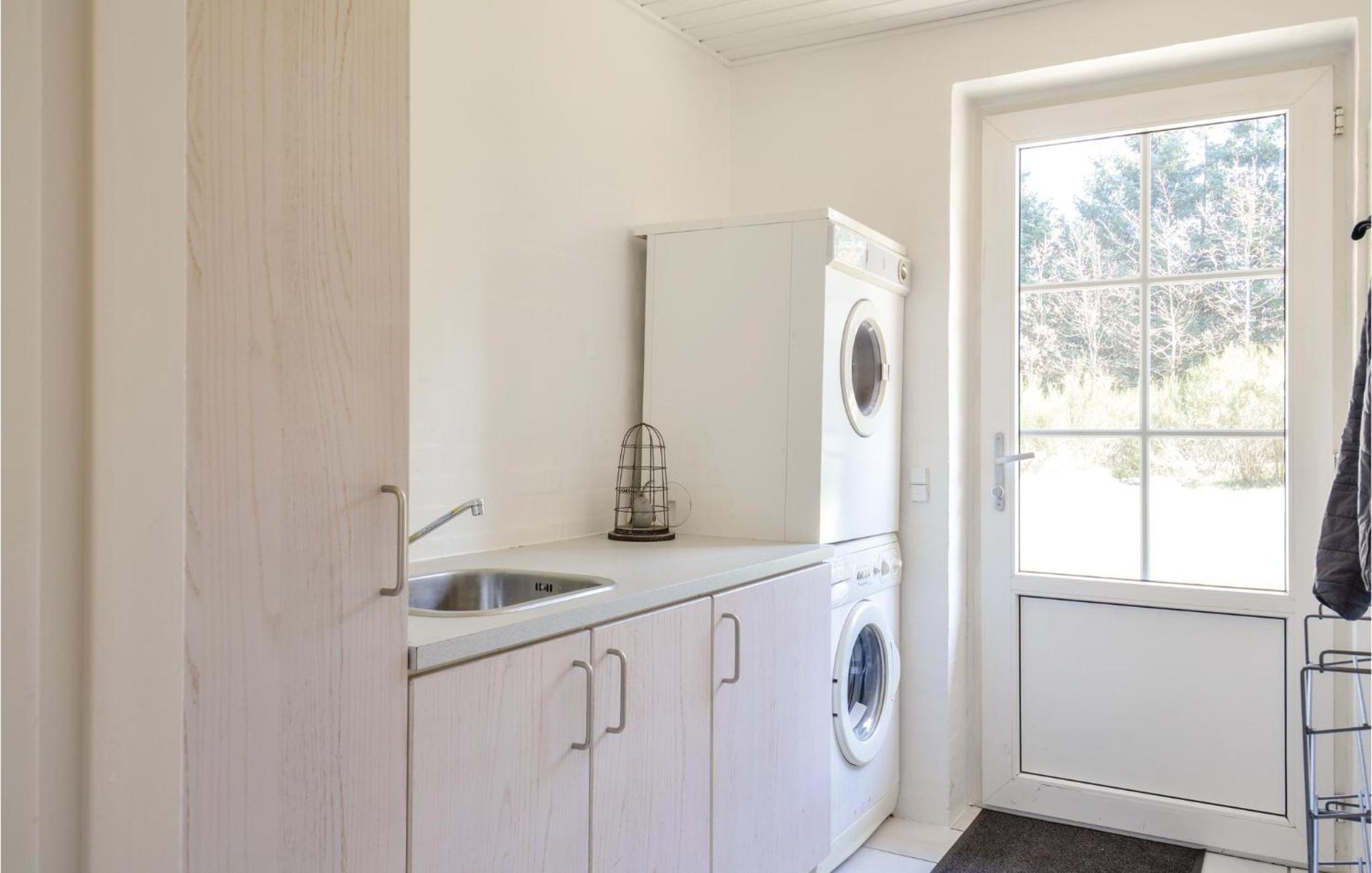 Lovely Home In Ulfborg With Wifi