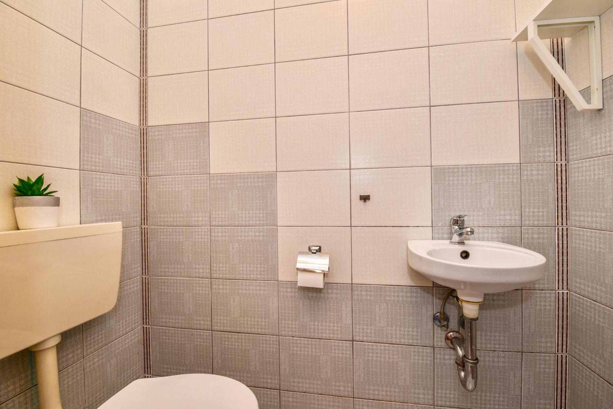 Cappuccino Apartment with Balcony and FREE PARKING view 4