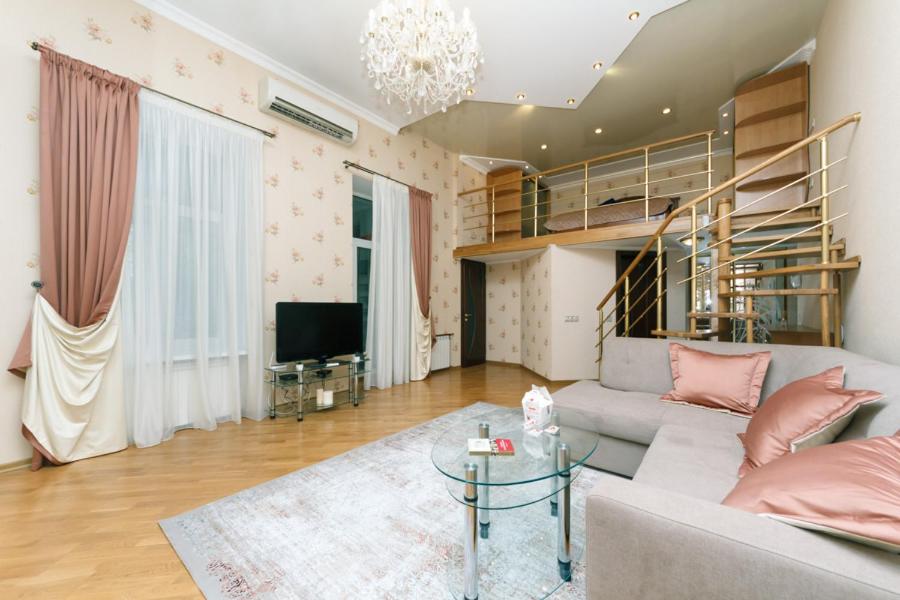 Stylish two-level flat 2 min from Khreschatyk view 5