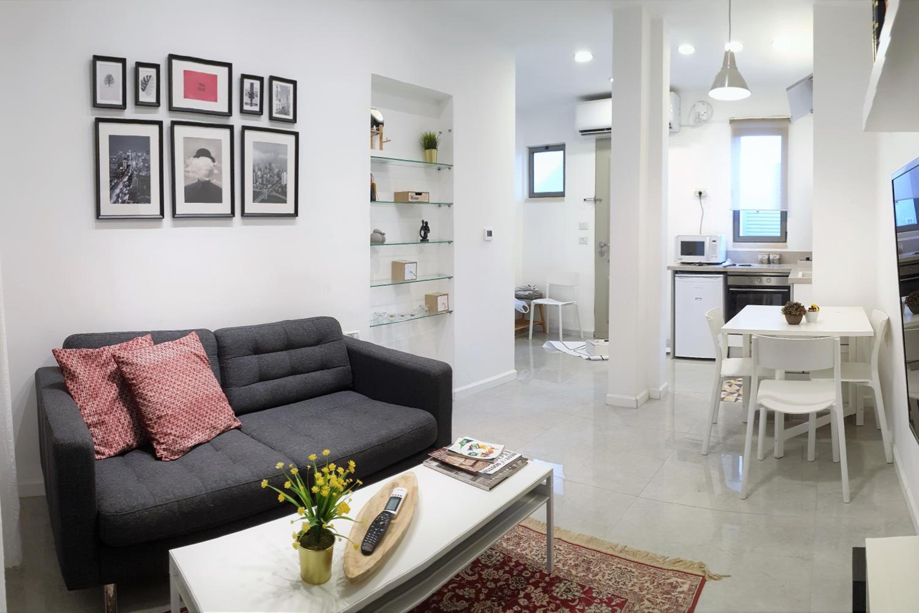 Modern Home In The Heart of Nachlaot