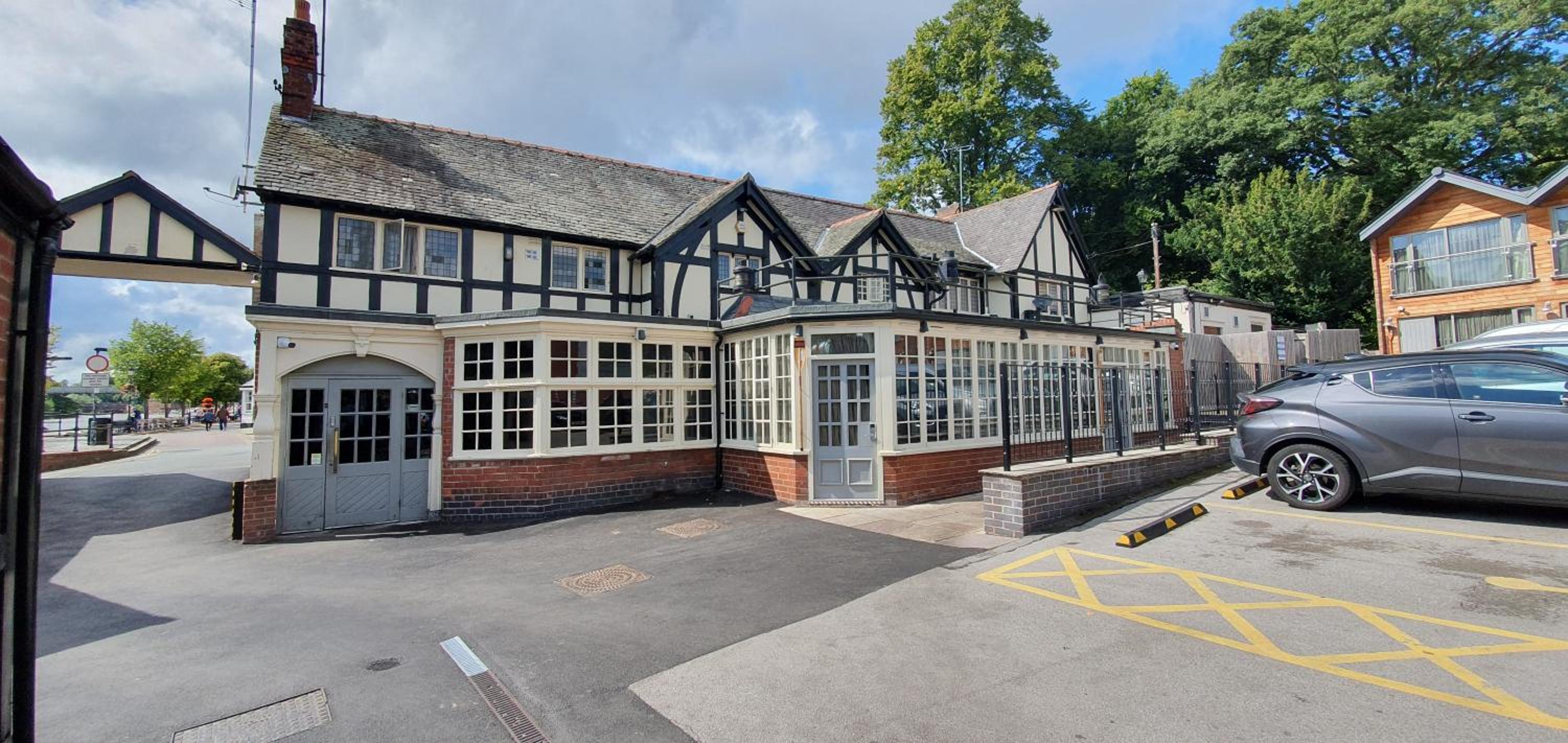 The Boathouse Inn & Riverside Rooms