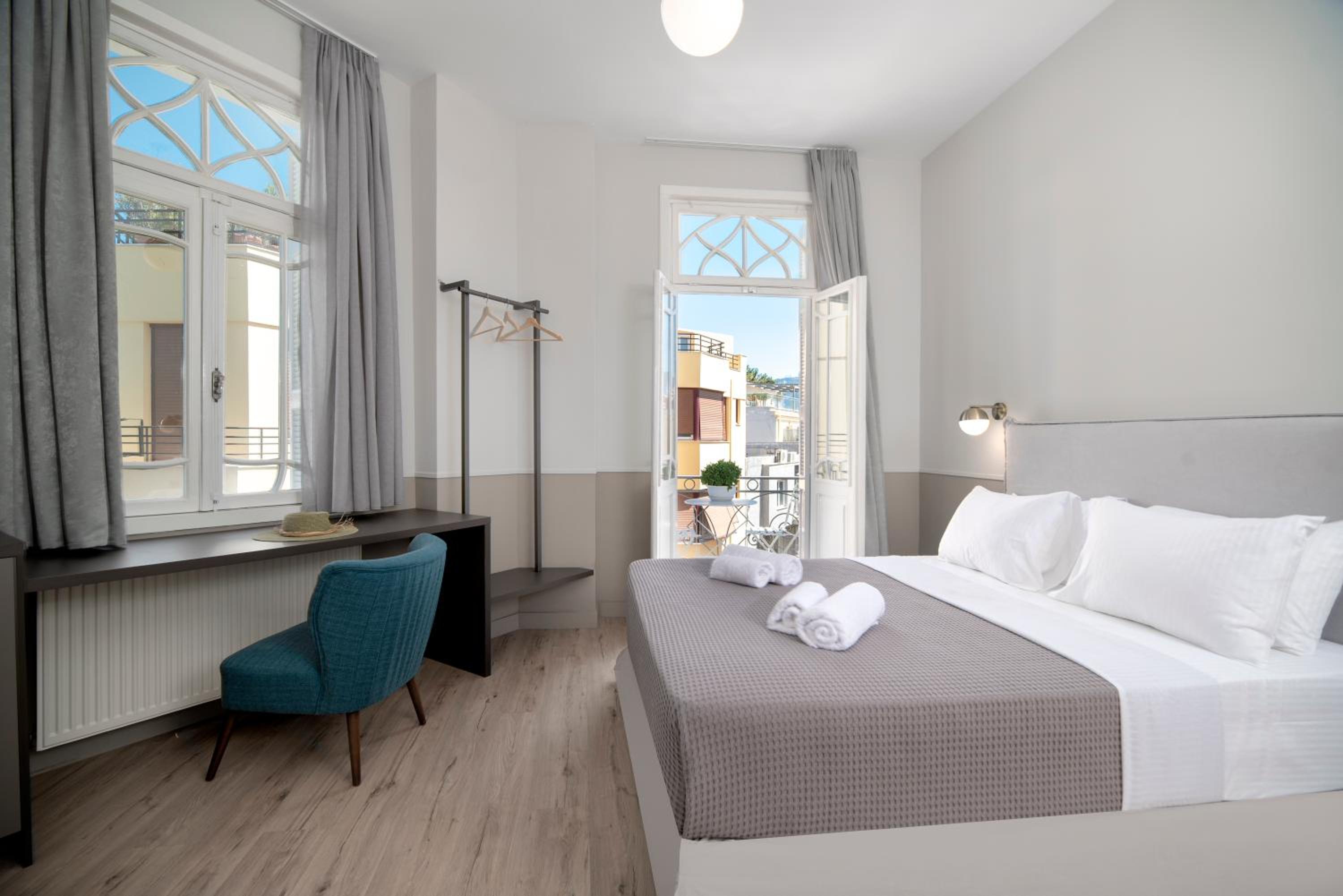 Plaka Arch Suites