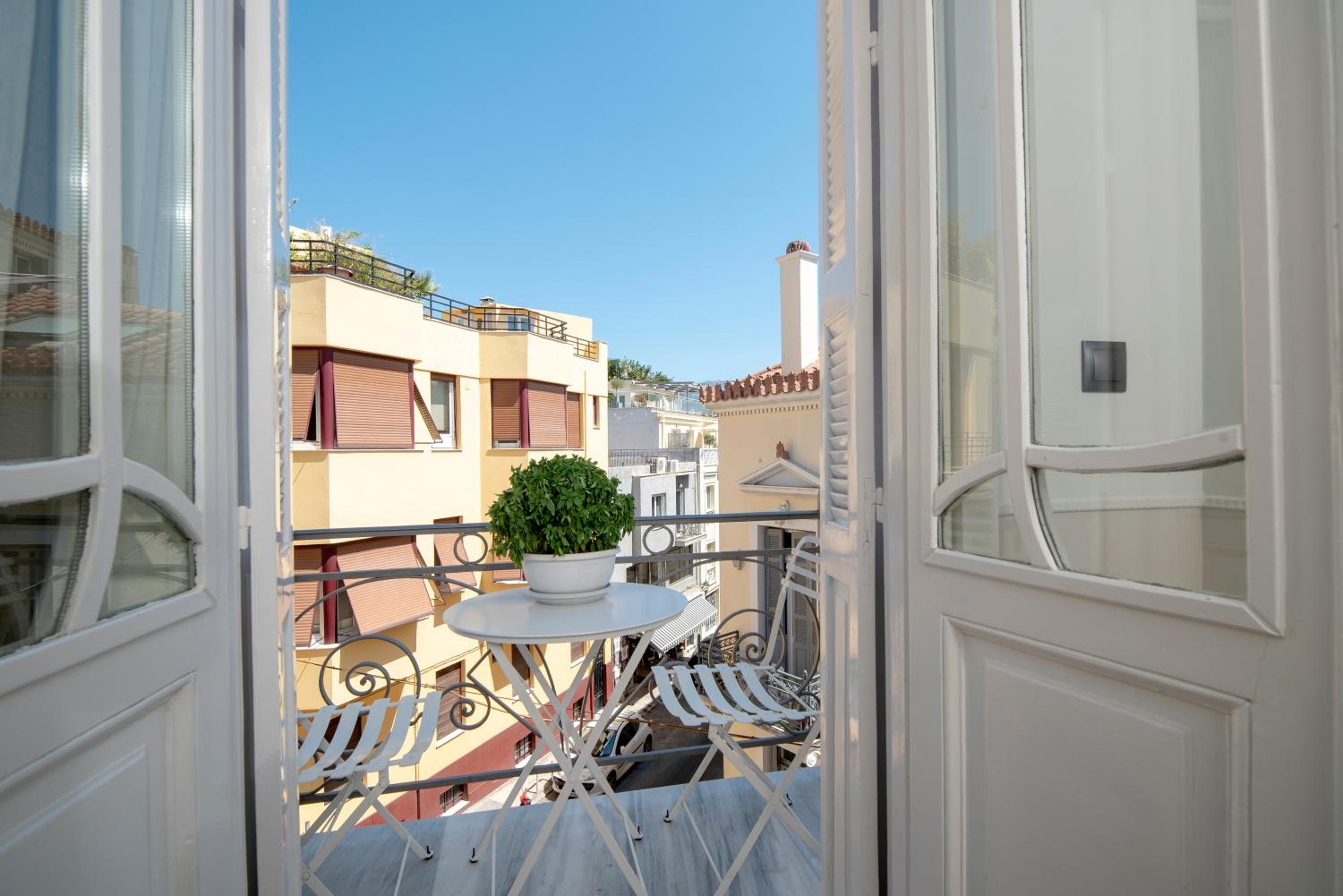Plaka Arch Suites