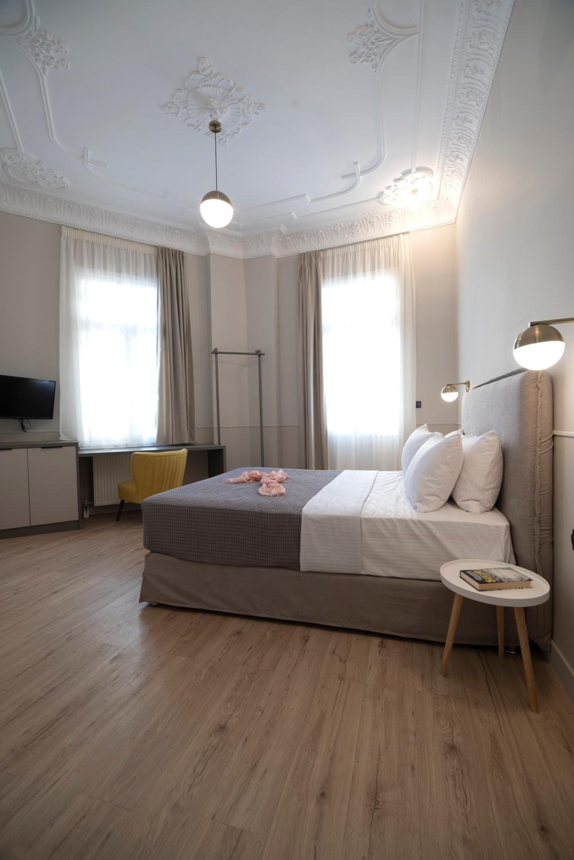 Plaka Arch Suites