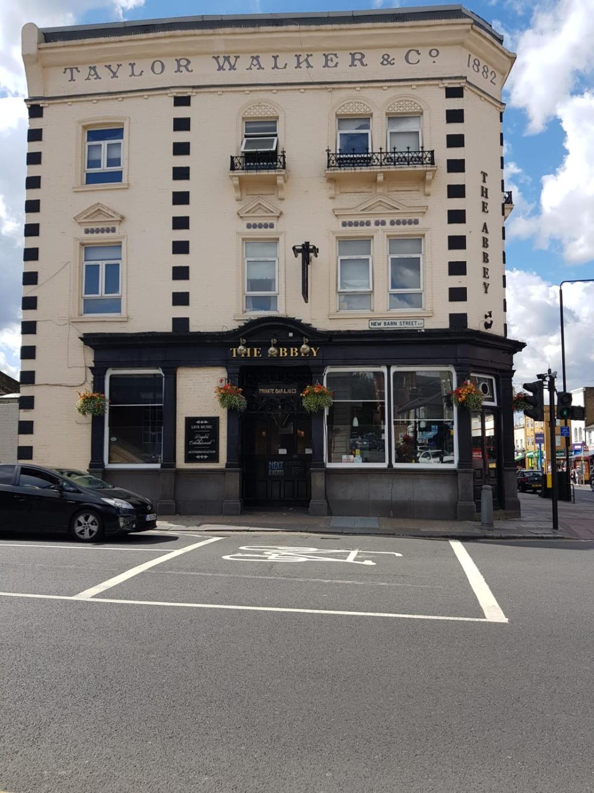 Comfortable Host, in zone 2-3 — London