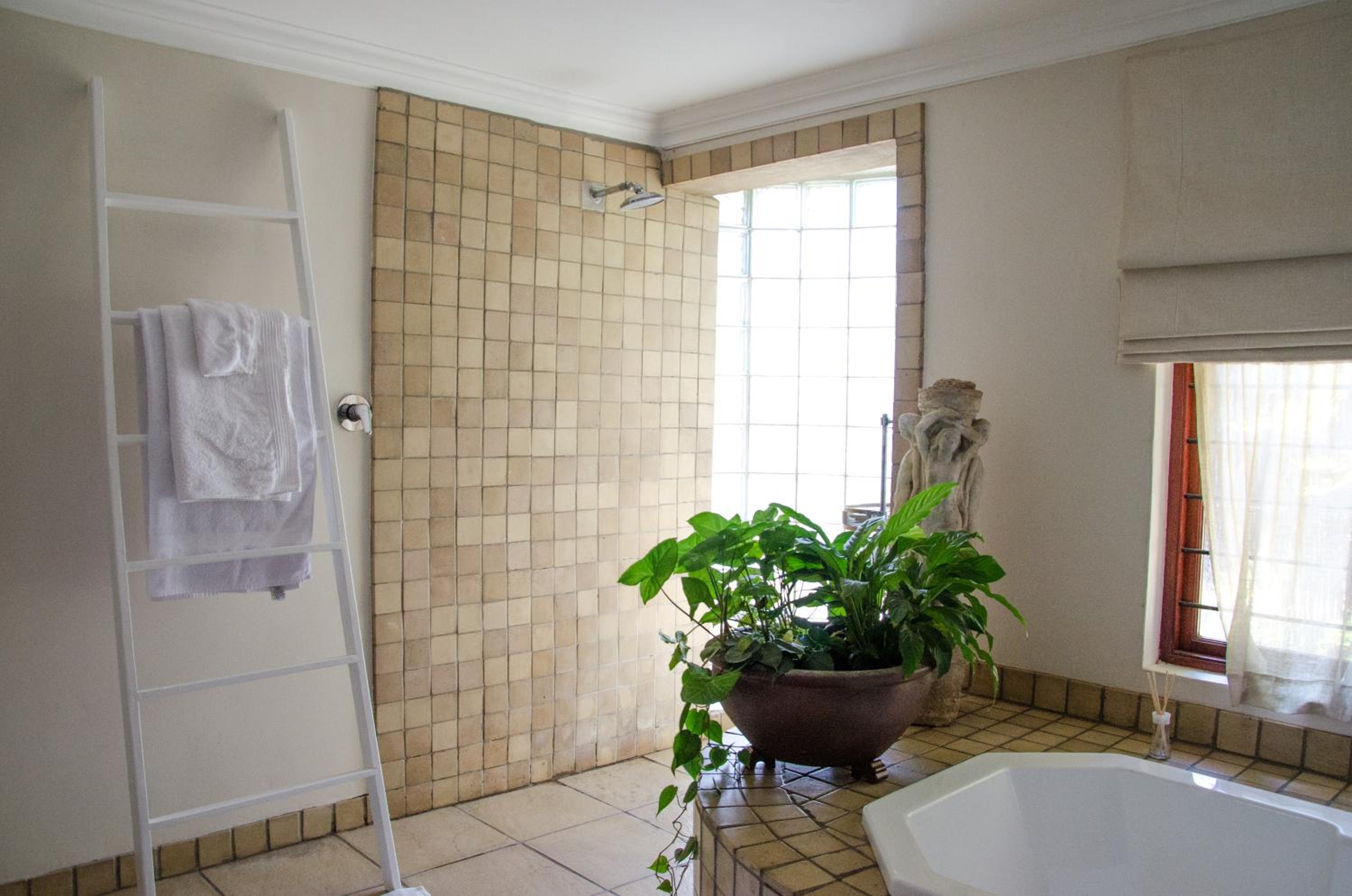 Shepherd's Corner Guest House - Tranquil Boutique Stay in Bryanston