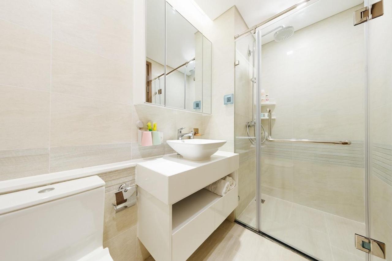 Sunshine Balcony Apartment in VINHOMES METROPOLIS near Lotte Hanoi