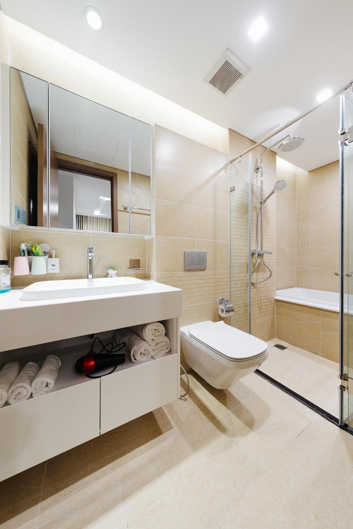 Sunshine Balcony Apartment in VINHOMES METROPOLIS near Lotte Hanoi
