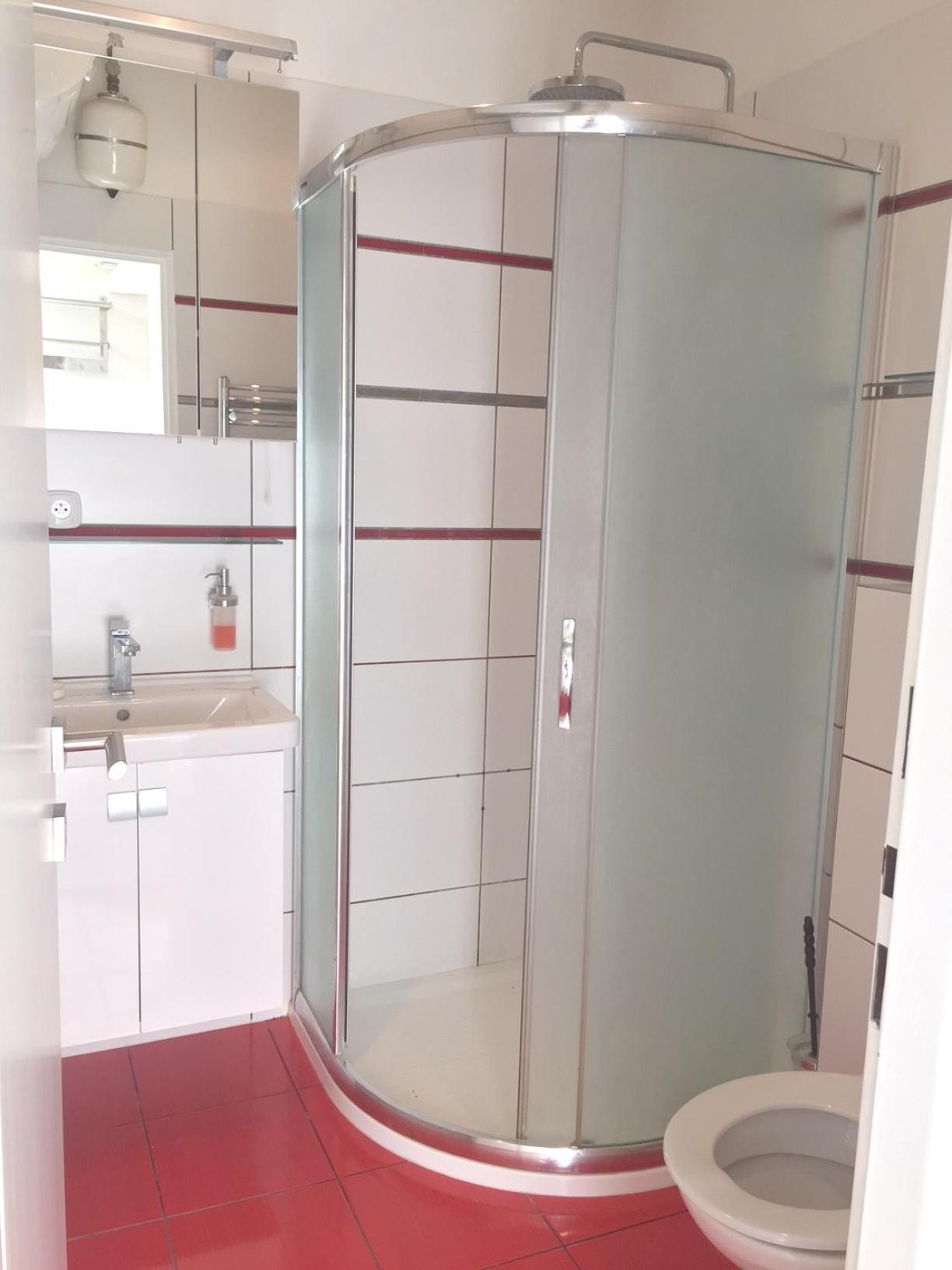 Krásný apartmán u lesa, trolejbus do centra a BVV, parkování zdarma