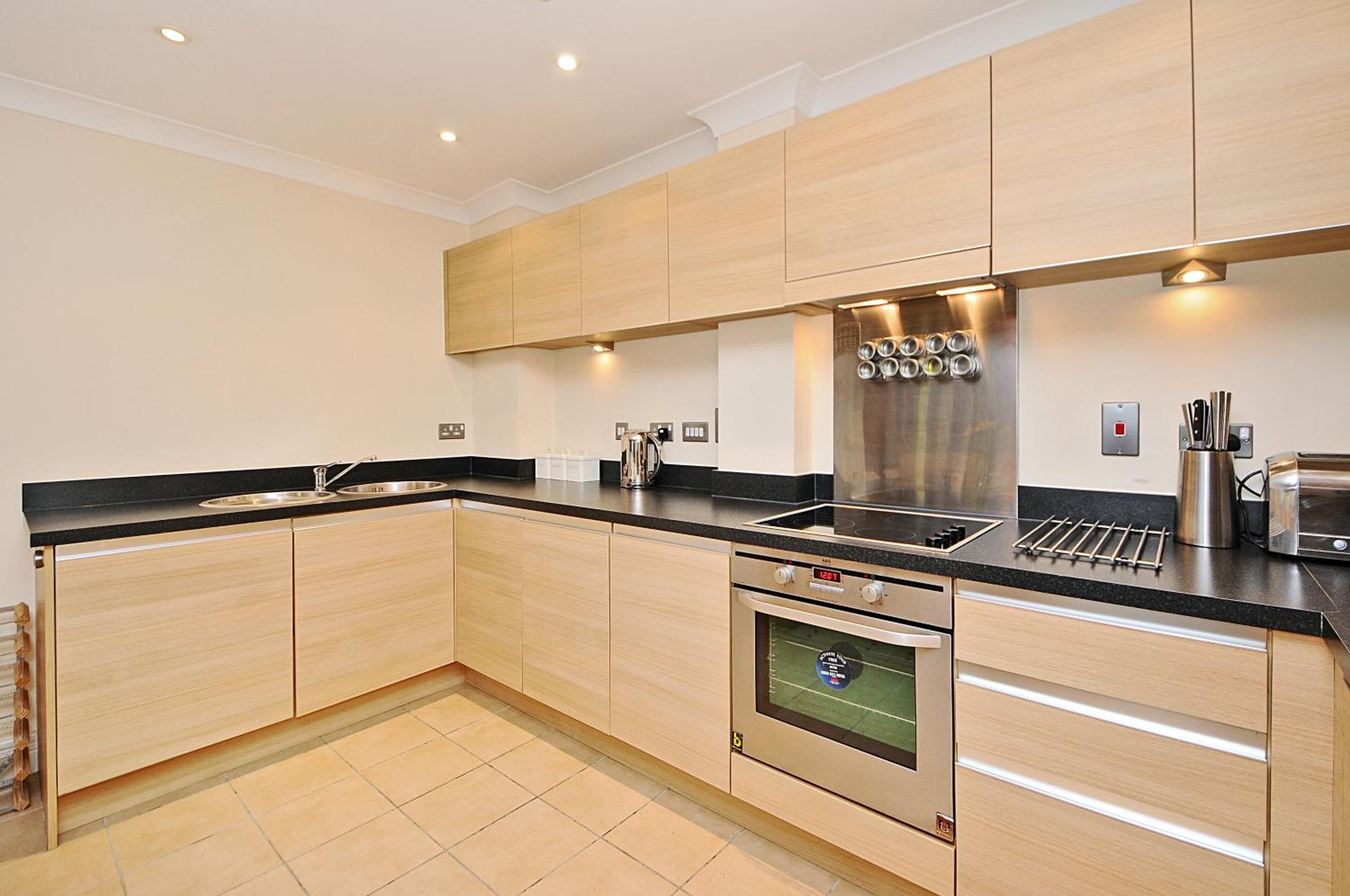 Oxford Vacations - Two-bedroom apartment in Jericho (oxskfh) - Property Image 21