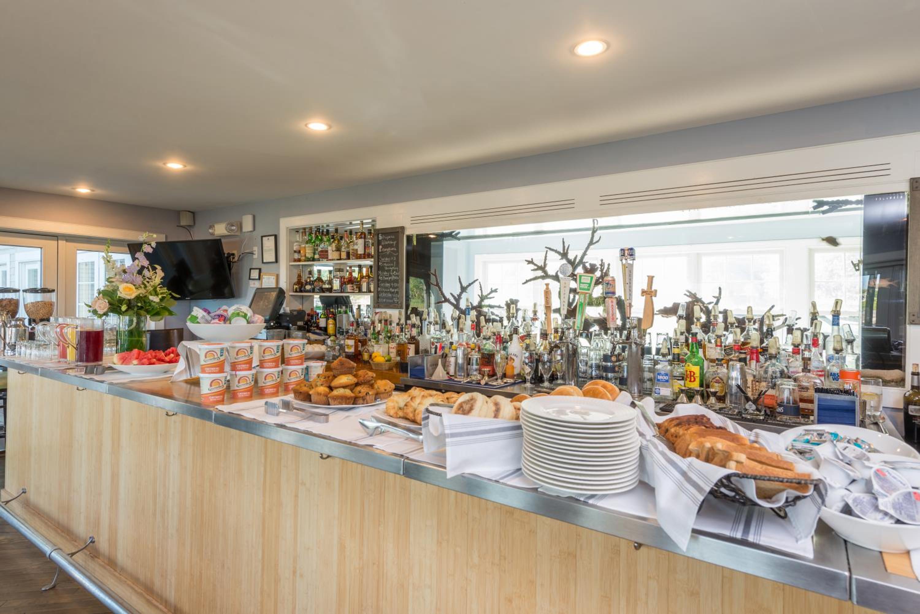 Breakwater Inn